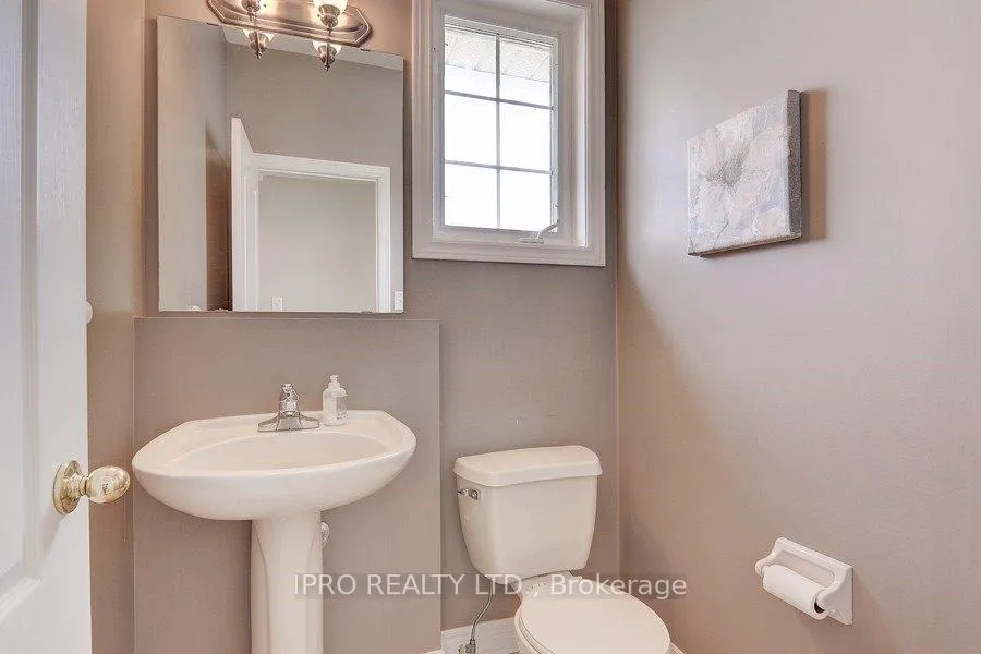 Photo 6 of 92 Conover Avenue, Aurora, Bayview Northeast — HOMEH