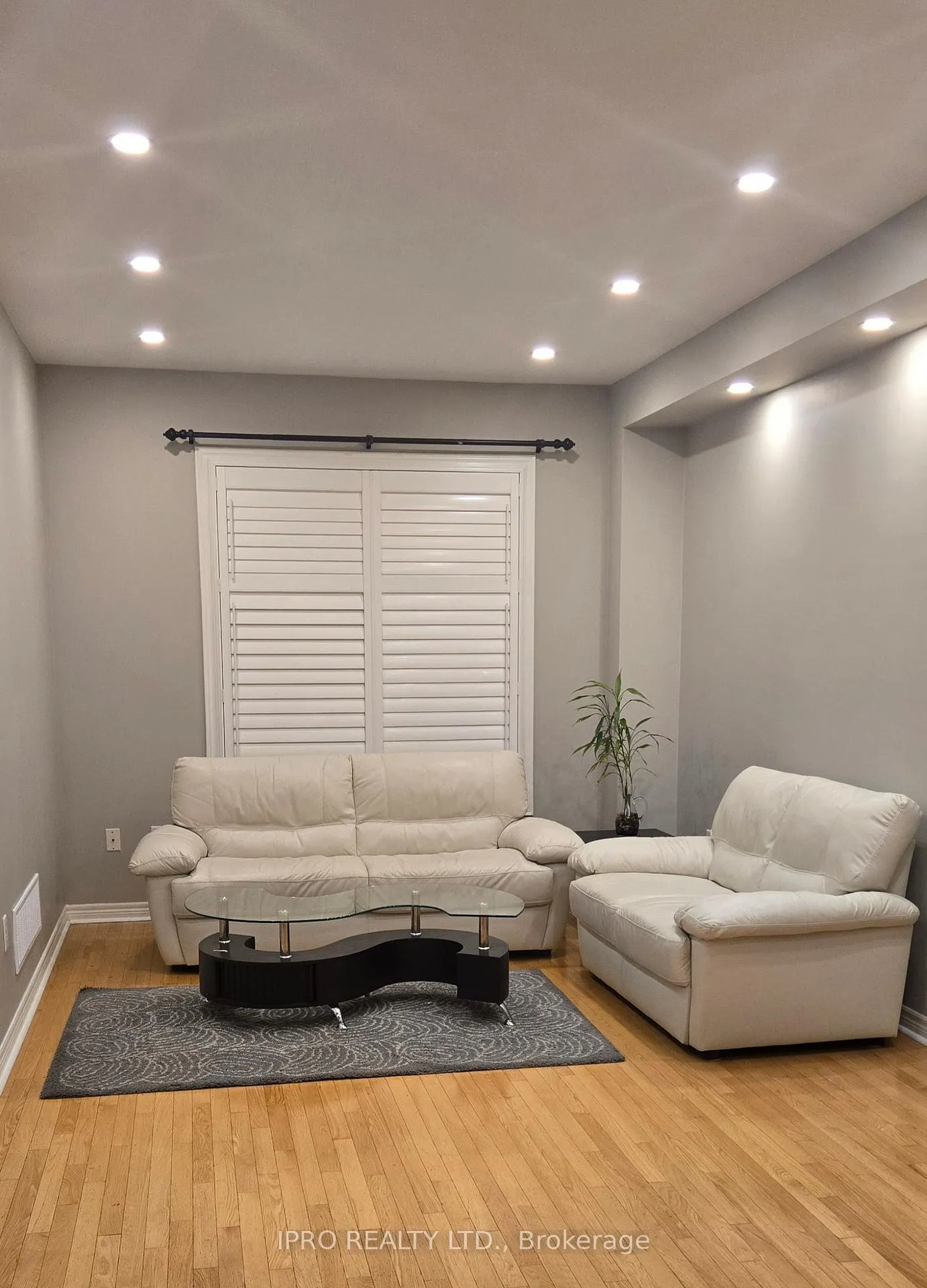 Photo 7 of 92 Conover Avenue, Aurora, Bayview Northeast — HOMEH