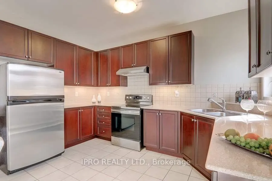 Photo 8 of 92 Conover Avenue, Aurora, Bayview Northeast — HOMEH