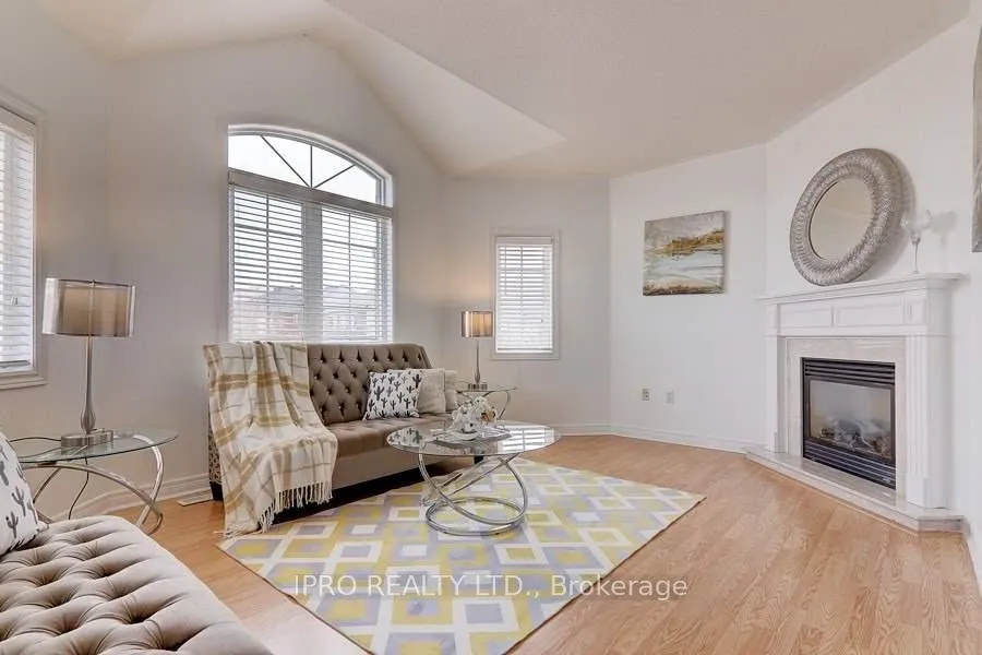 Photo 11 of 92 Conover Avenue, Aurora, Bayview Northeast — HOMEH