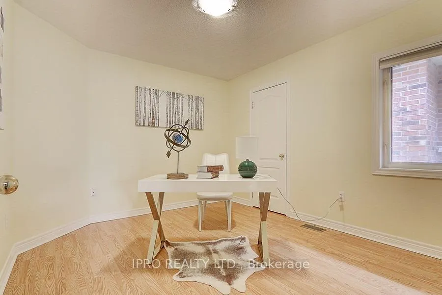 Photo 12 of 92 Conover Avenue, Aurora, Bayview Northeast — HOMEH