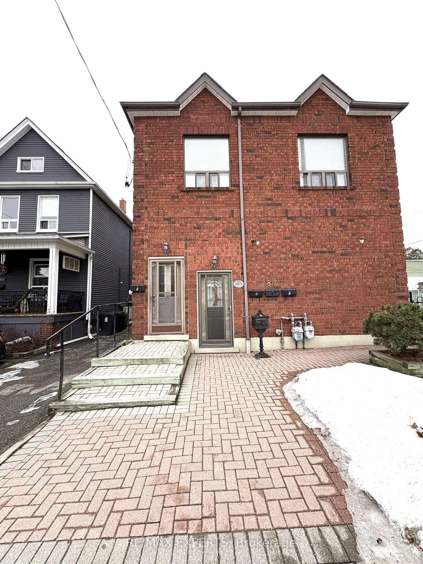 Front of Unit Unit A, 287 Sammon Avenue