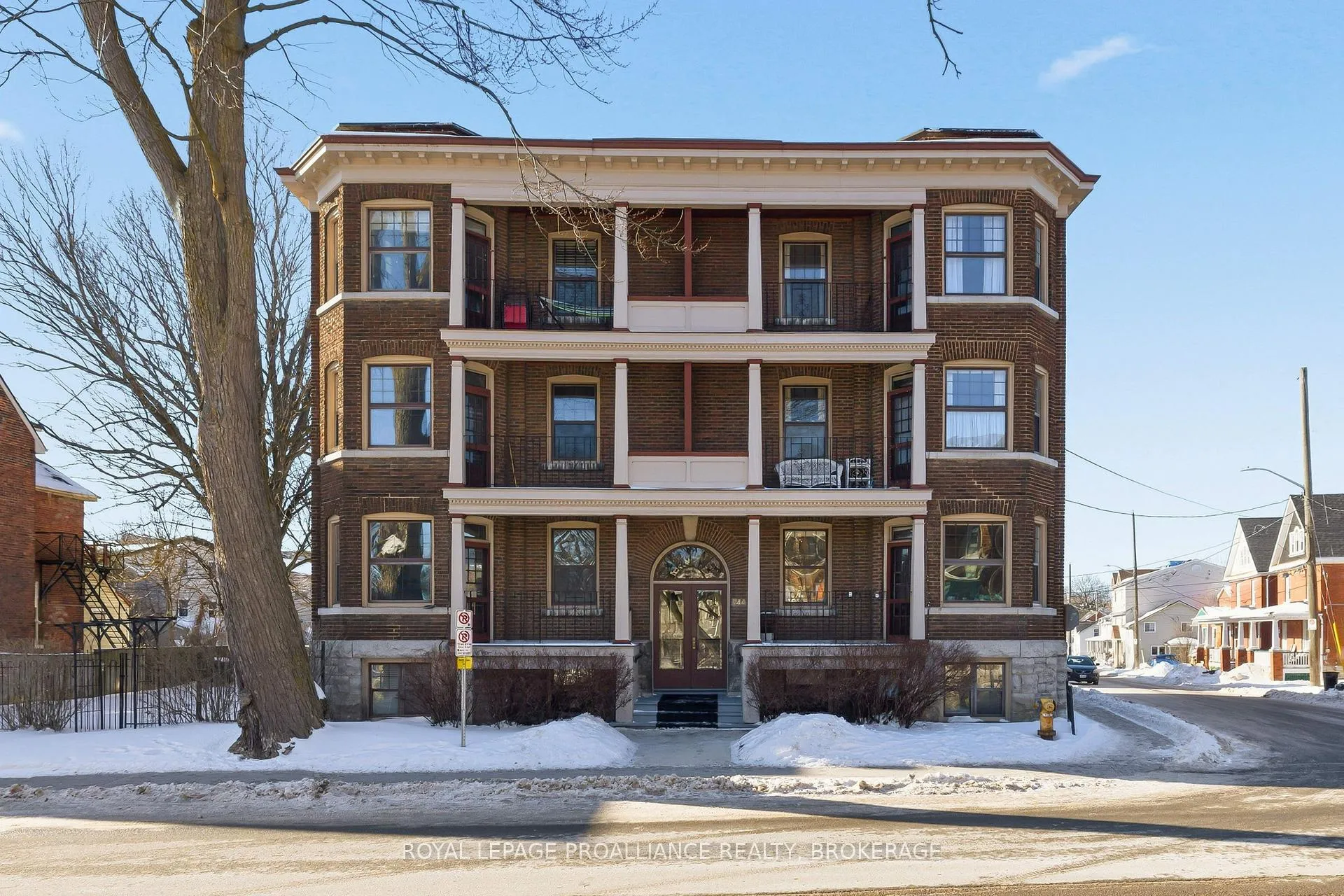 Front of Unit 6, 244 Barrie Street