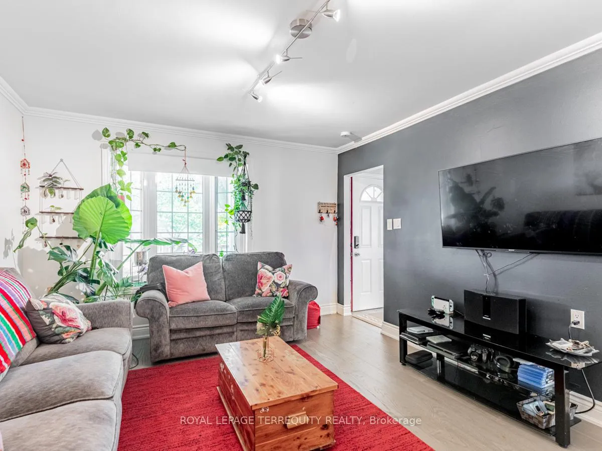 Photo 8 of 20 York Street, Ajax, Central — HOMEH