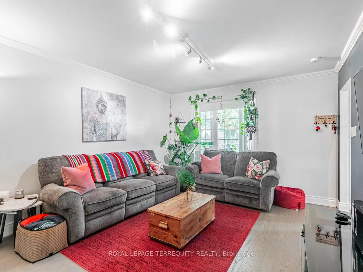 Photo 9 of 20 York Street, Ajax, Central — HOMEH