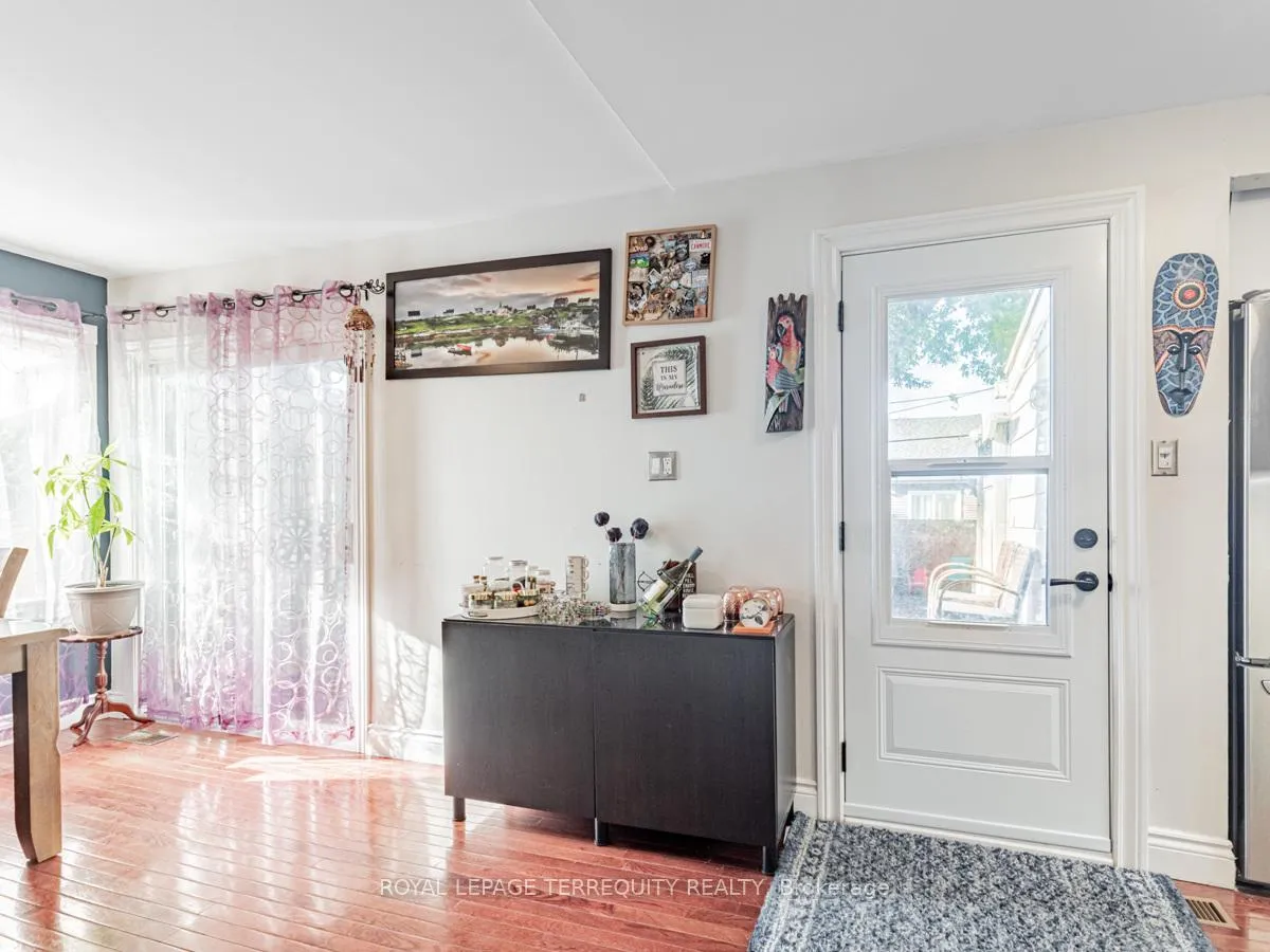 Photo 11 of 20 York Street, Ajax, Central — HOMEH