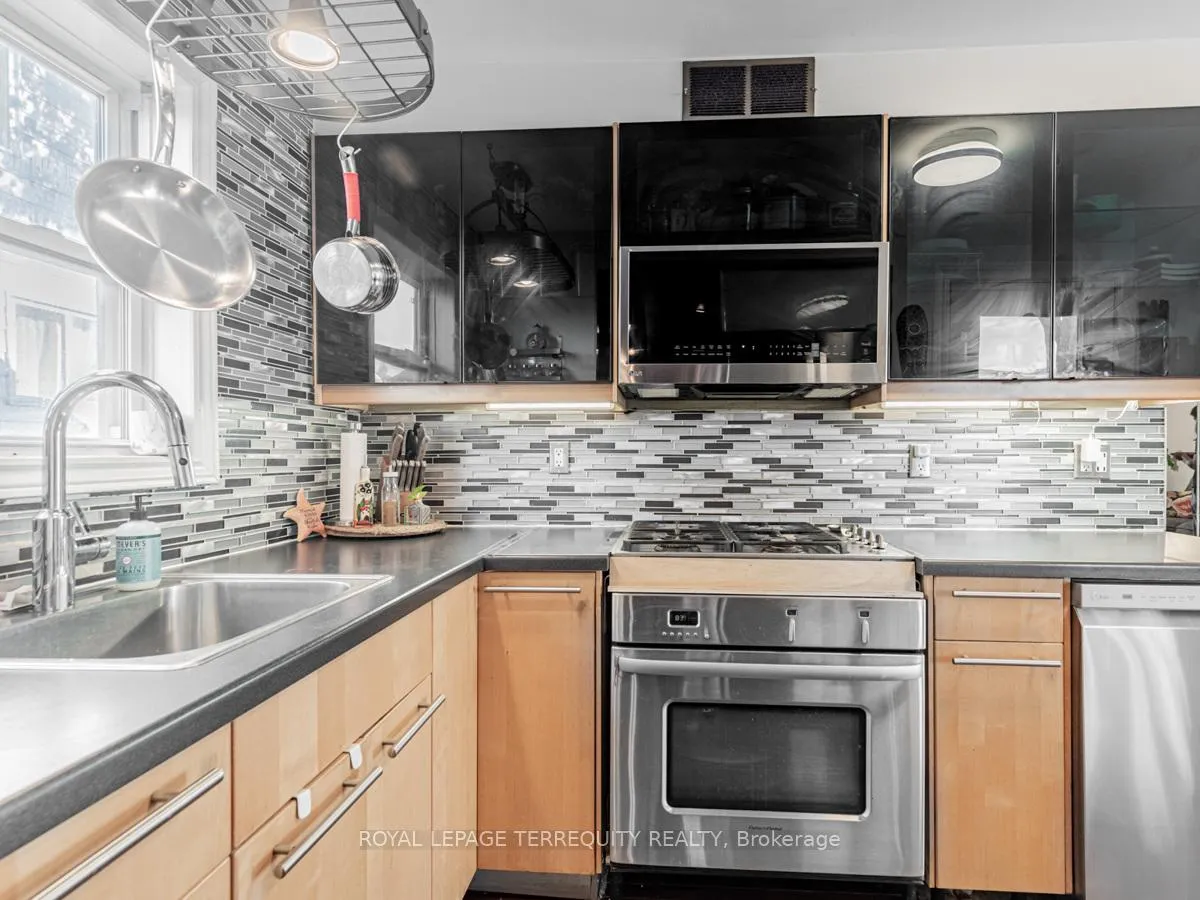 Photo 18 of 20 York Street, Ajax, Central — HOMEH