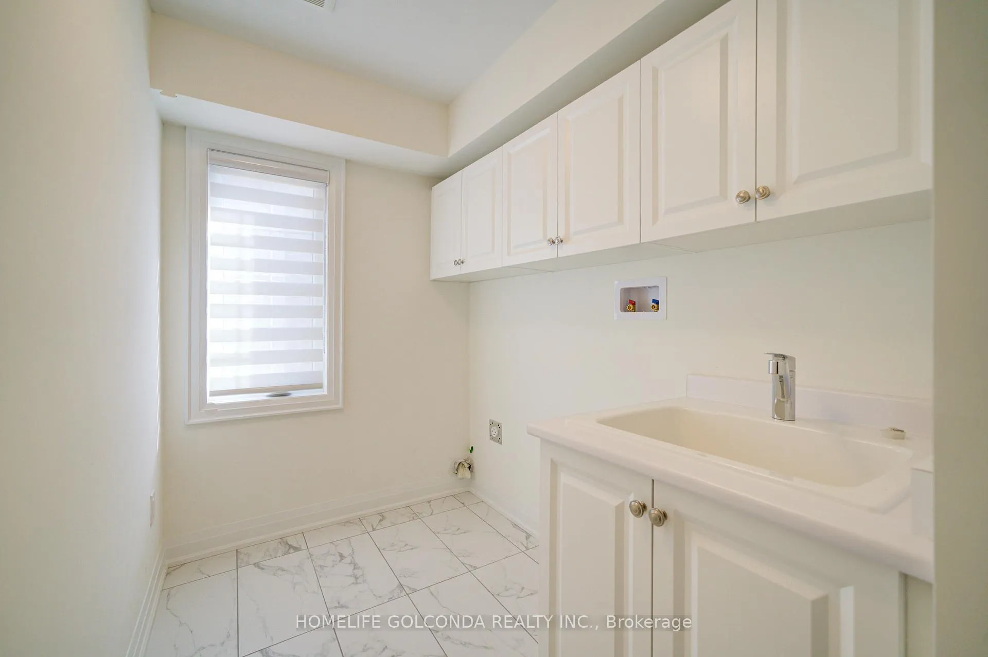 Photo 5 of 9 Abbeyhill Lane, Markham, Angus Glen — HOMEH