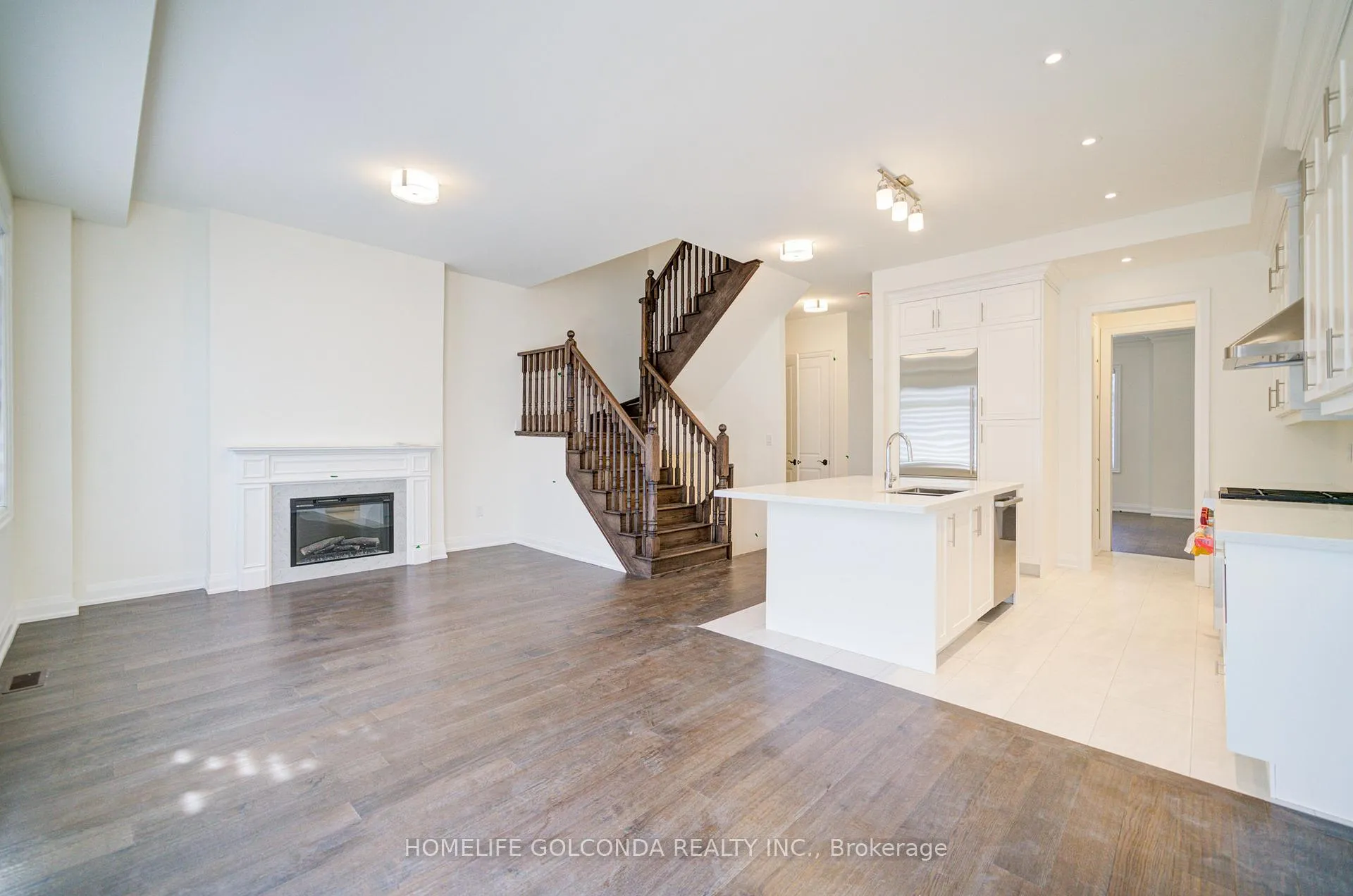 Photo 10 of 9 Abbeyhill Lane, Markham, Angus Glen — HOMEH