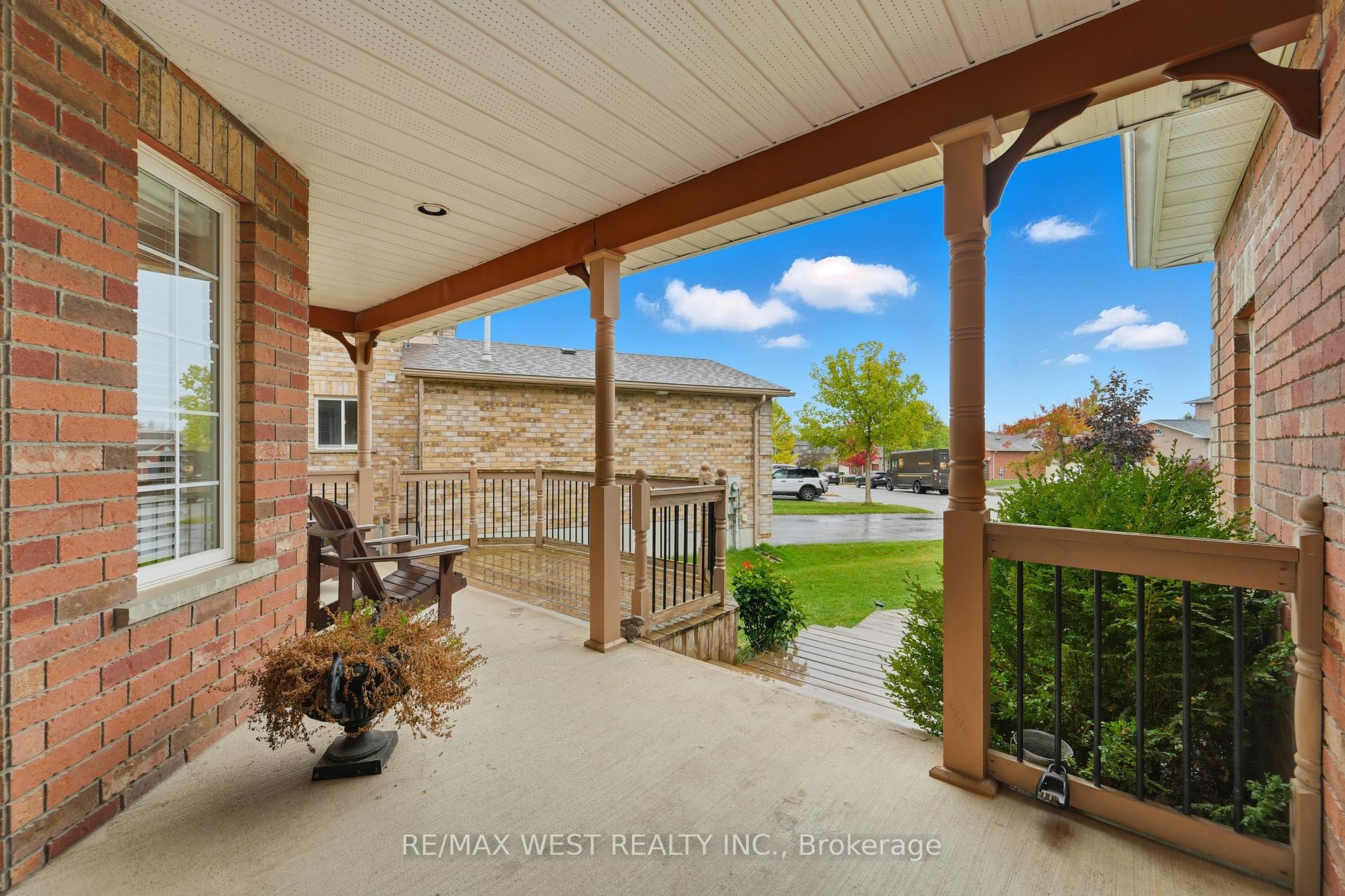 Photo 5 of 30 Ruffet Drive, Barrie, Edgehill Drive — HOMEH