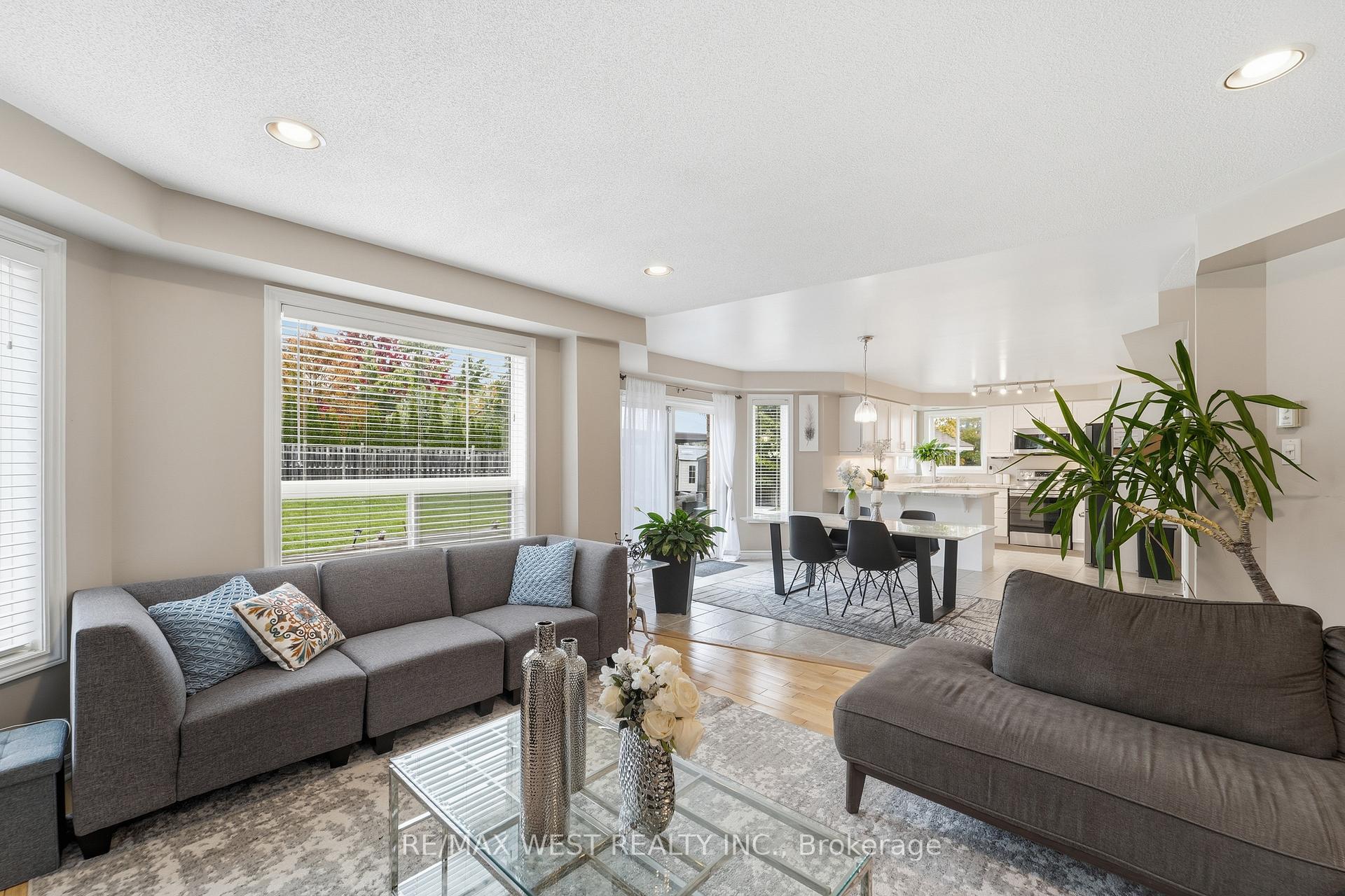 Photo 19 of 30 Ruffet Drive, Barrie, Edgehill Drive — HOMEH