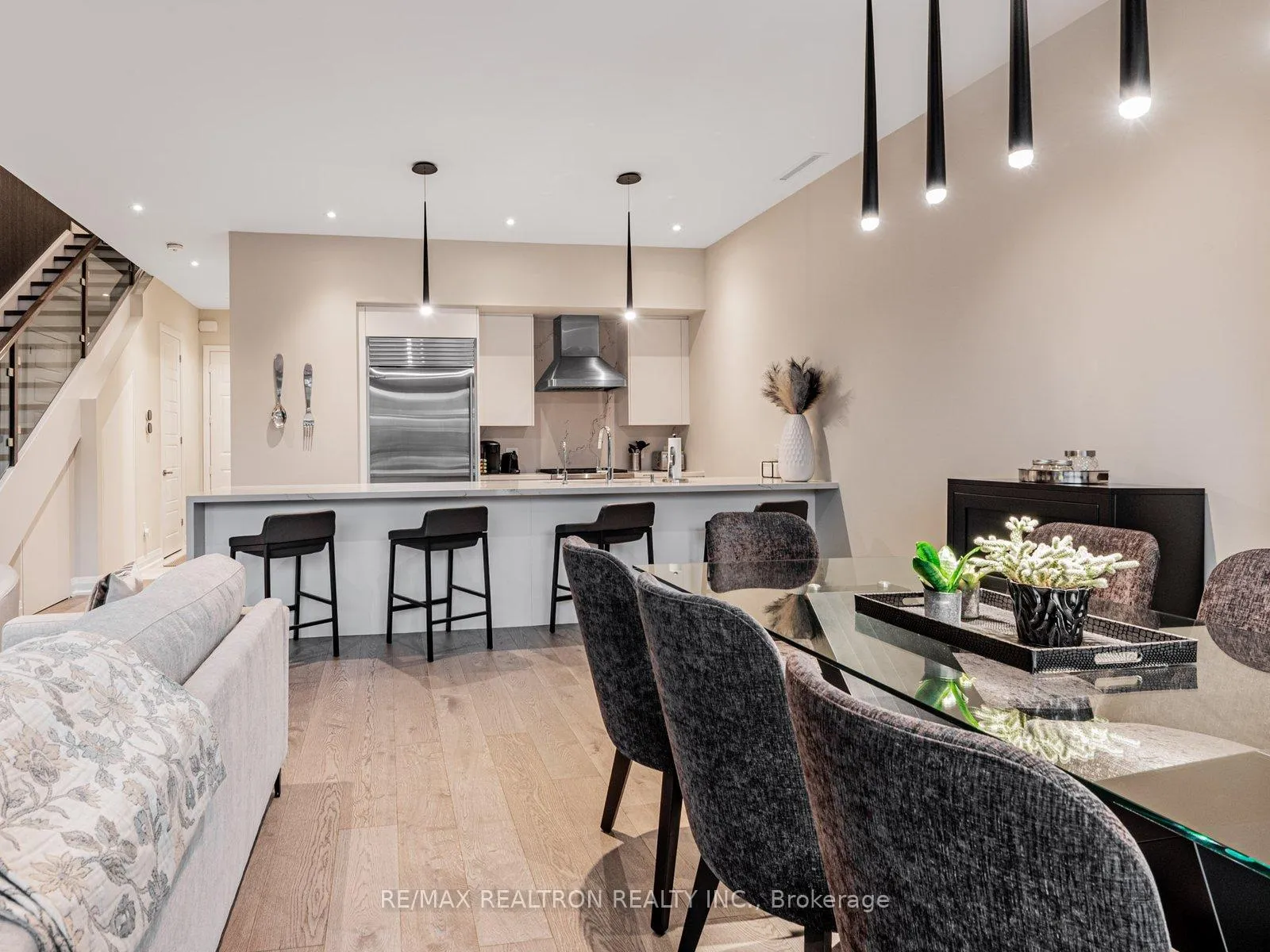 Photo 7 of 3710 Ferretti Court, Innisfil, Rural Innisfil — HOMEH