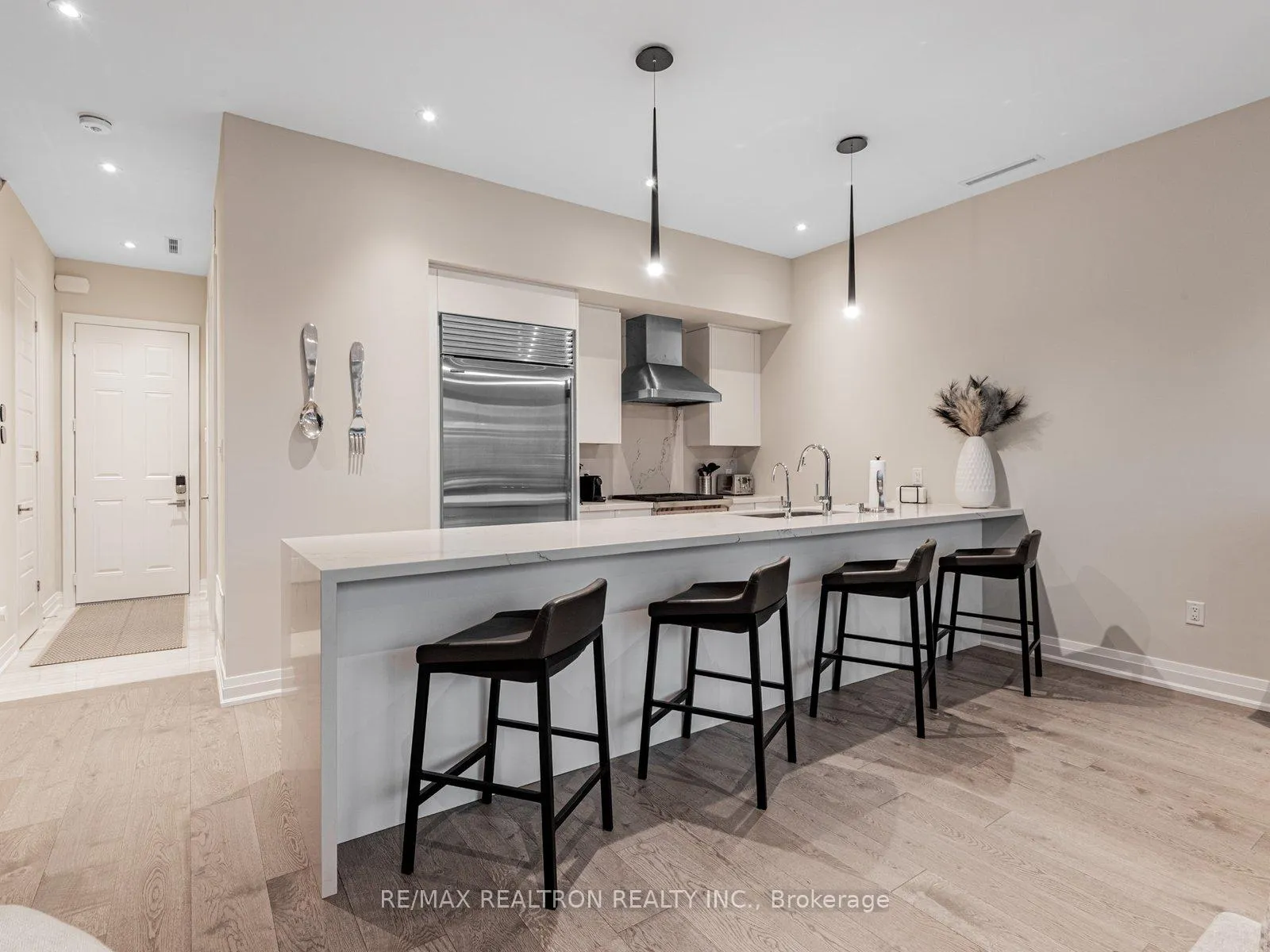 Photo 8 of 3710 Ferretti Court, Innisfil, Rural Innisfil — HOMEH