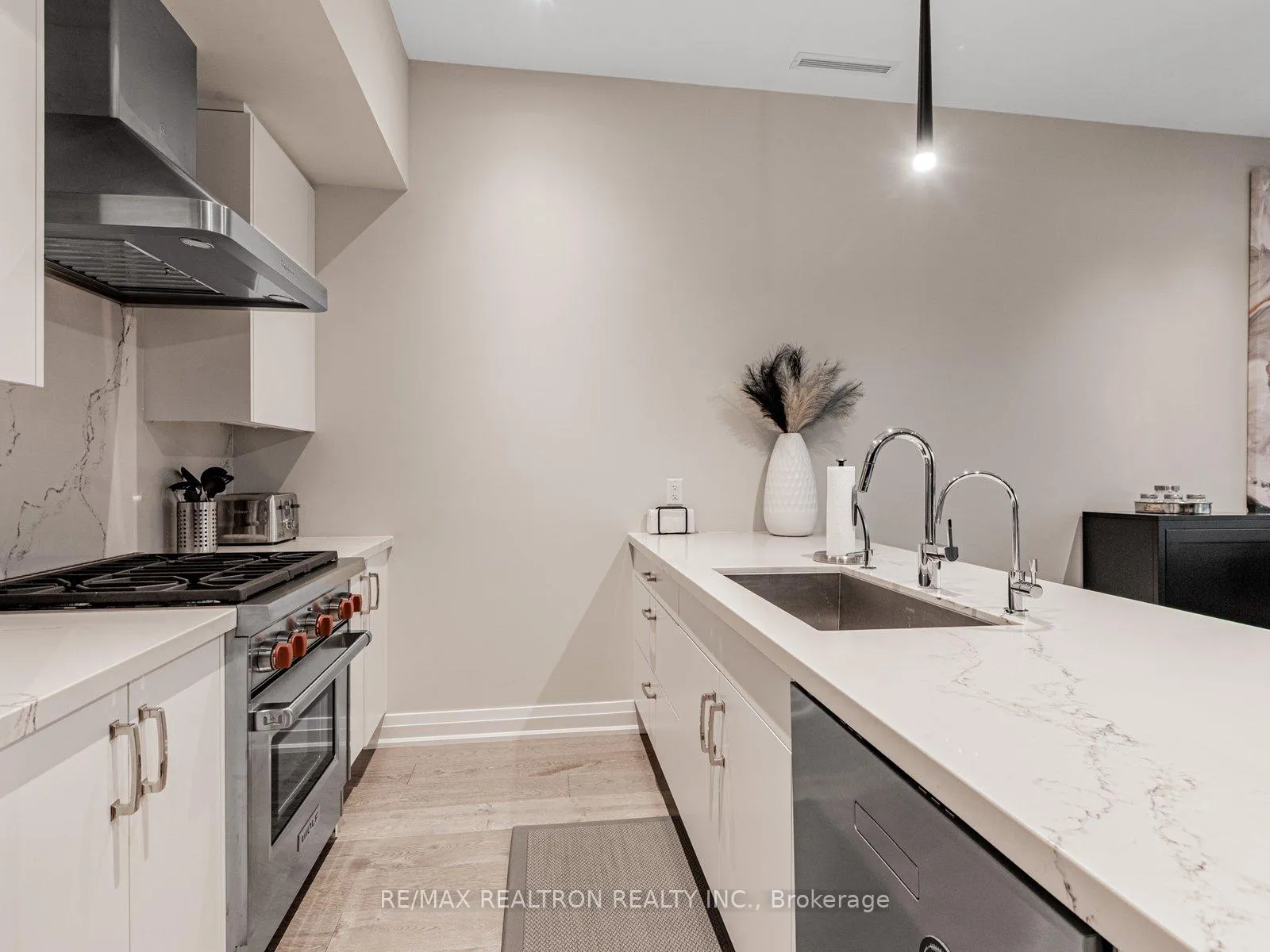Photo 10 of 3710 Ferretti Court, Innisfil, Rural Innisfil — HOMEH