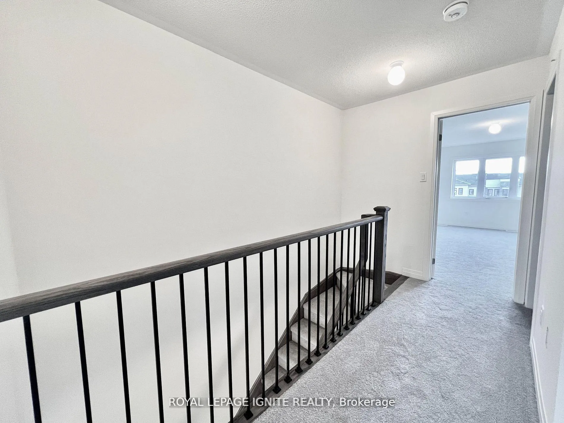 Photo 6 of 5 King George Way, Clarington, Bowmanville — HOMEH