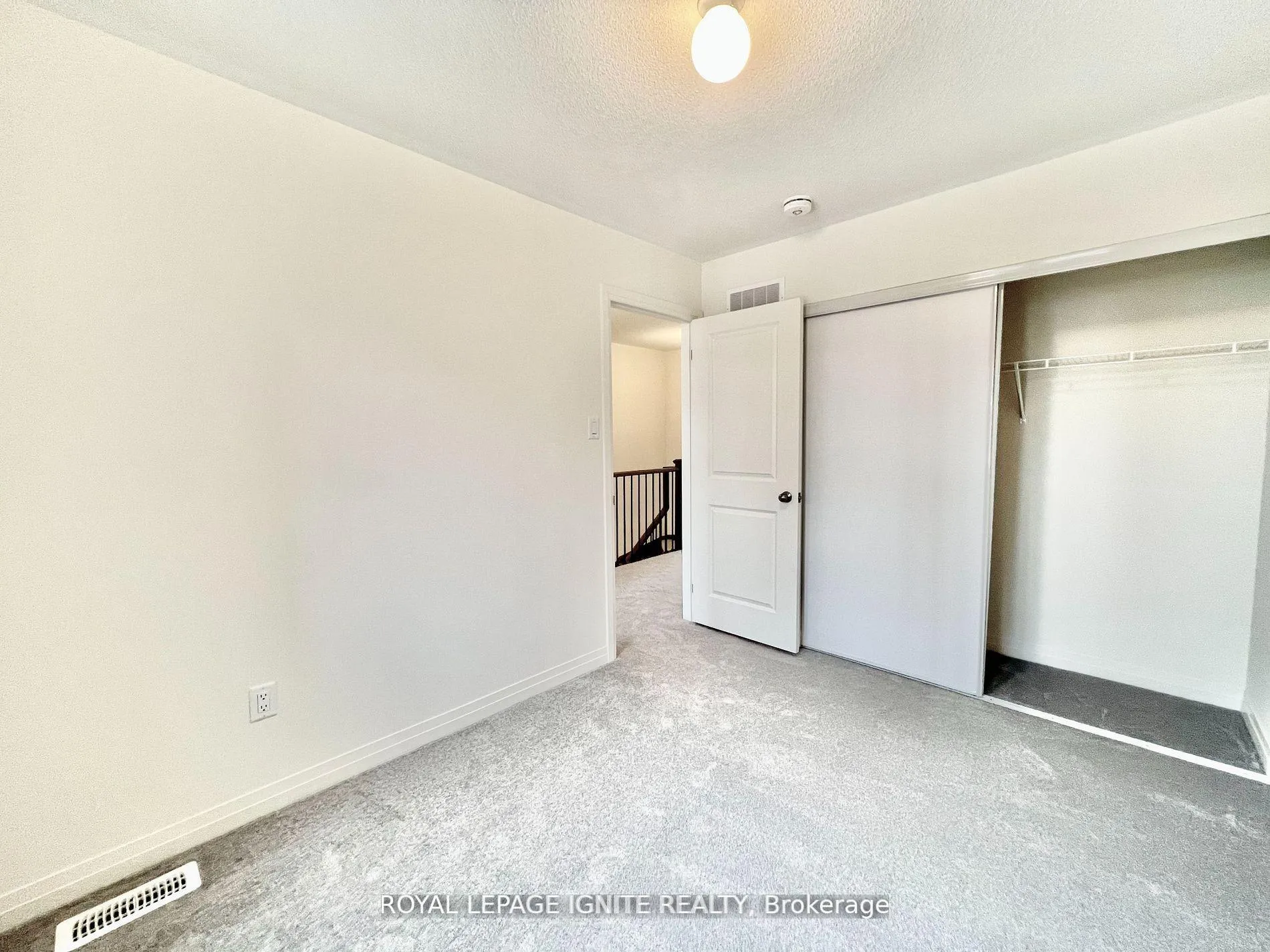 Photo 11 of 5 King George Way, Clarington, Bowmanville — HOMEH