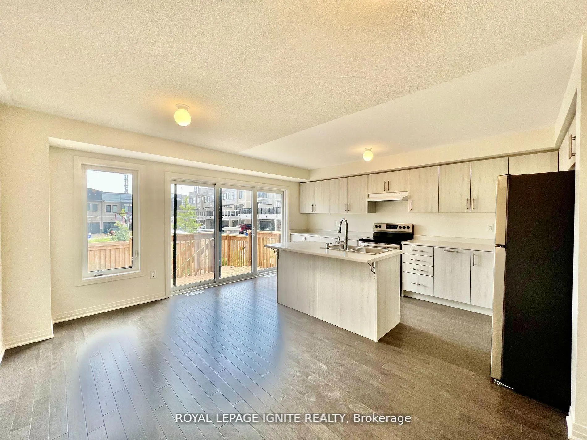 Photo 13 of 5 King George Way, Clarington, Bowmanville — HOMEH