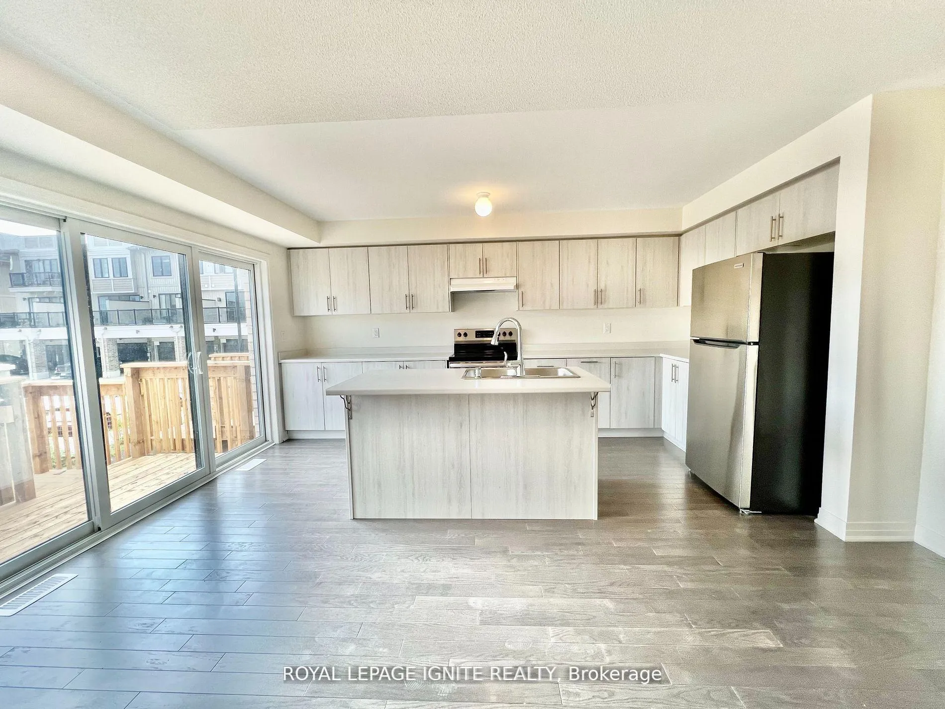 Photo 14 of 5 King George Way, Clarington, Bowmanville — HOMEH