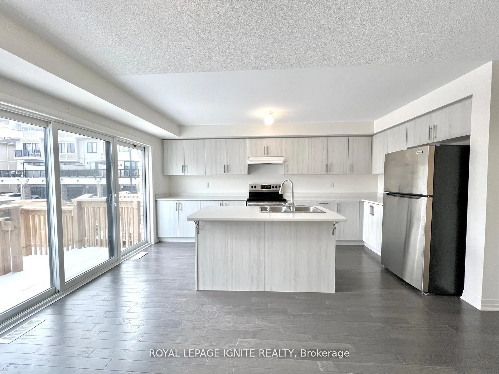 Photo 24 of 5 King George Way, Clarington, Bowmanville — HOMEH