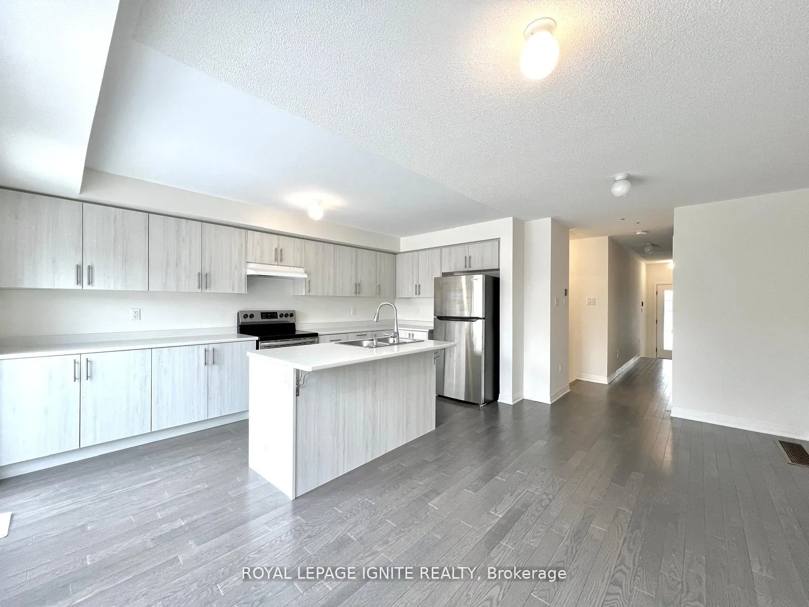 Photo 27 of 5 King George Way, Clarington, Bowmanville — HOMEH