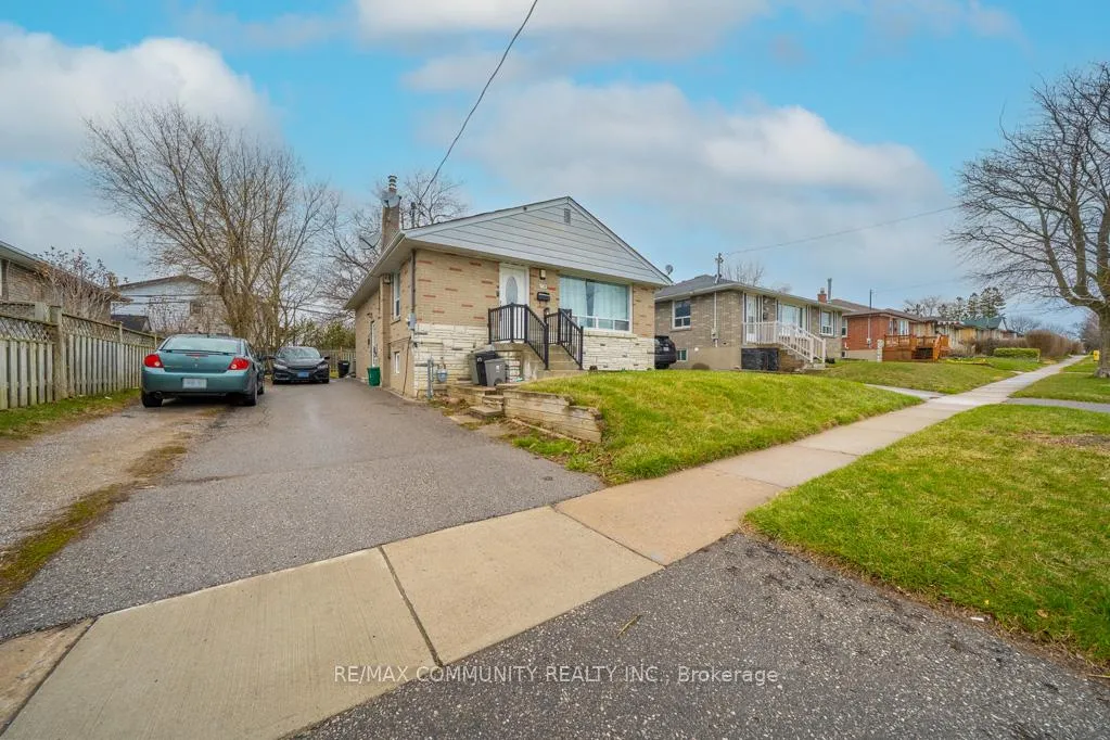 Photo 2 of 776 Phillip Murray Avenue, Oshawa, Lakeview — HOMEH