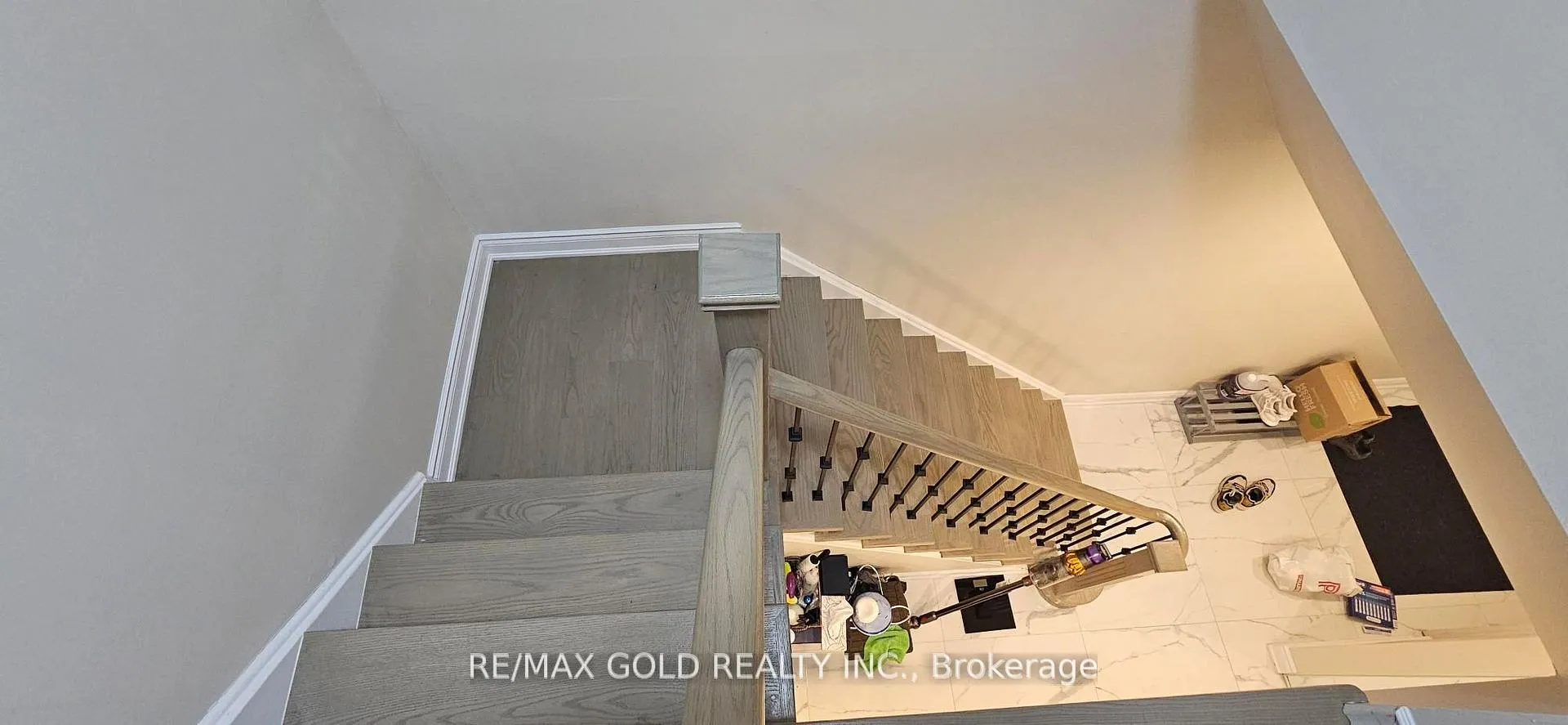Photo 8 of Unit (UPPER), 15 Valonia Drive, Brampton, Brampton North — HOMEH