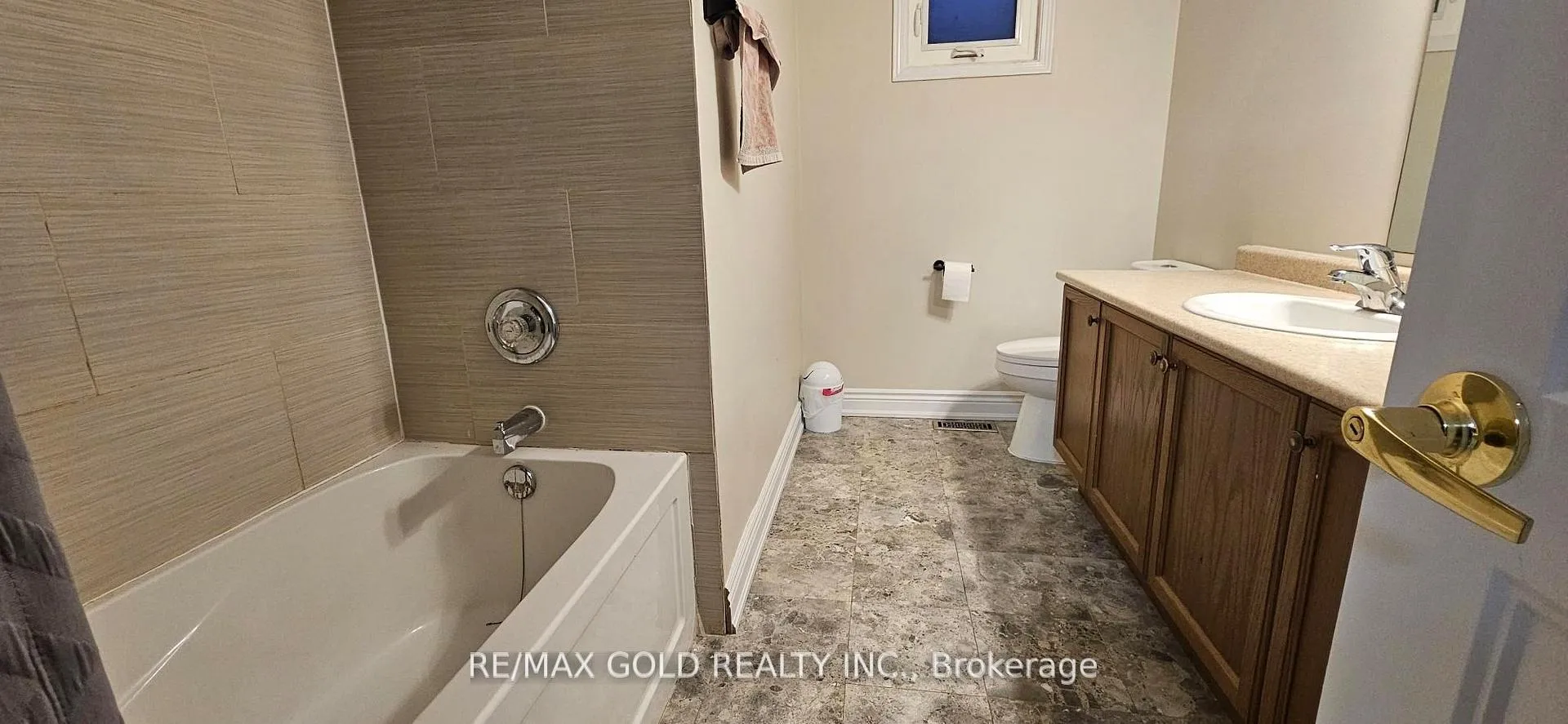 Photo 17 of Unit (UPPER), 15 Valonia Drive, Brampton, Brampton North — HOMEH