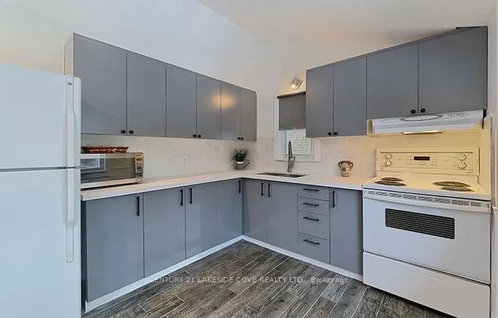Photo 5 of 15 Tyler Street, Aurora, Aurora Village — HOMEH