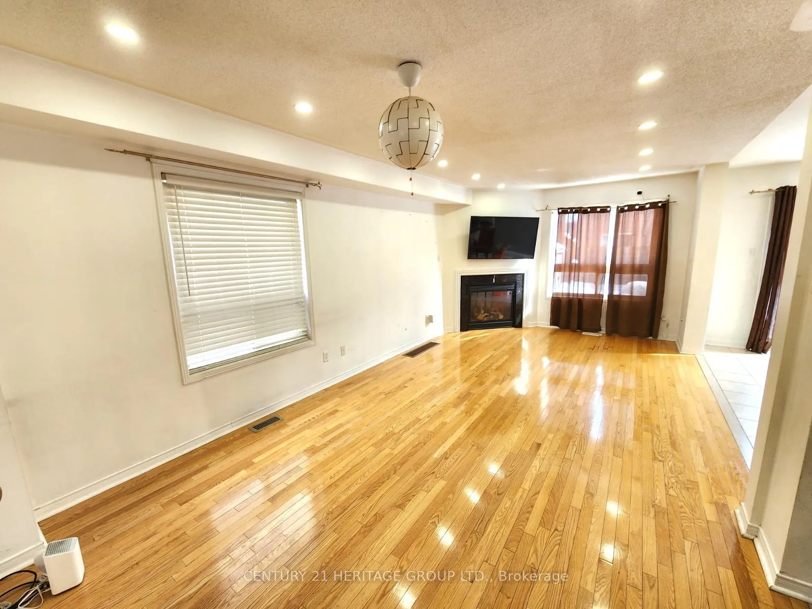 Photo 4 of 93 Hollingsworth Circle, Brampton, Fletcher's Meadow — HOMEH