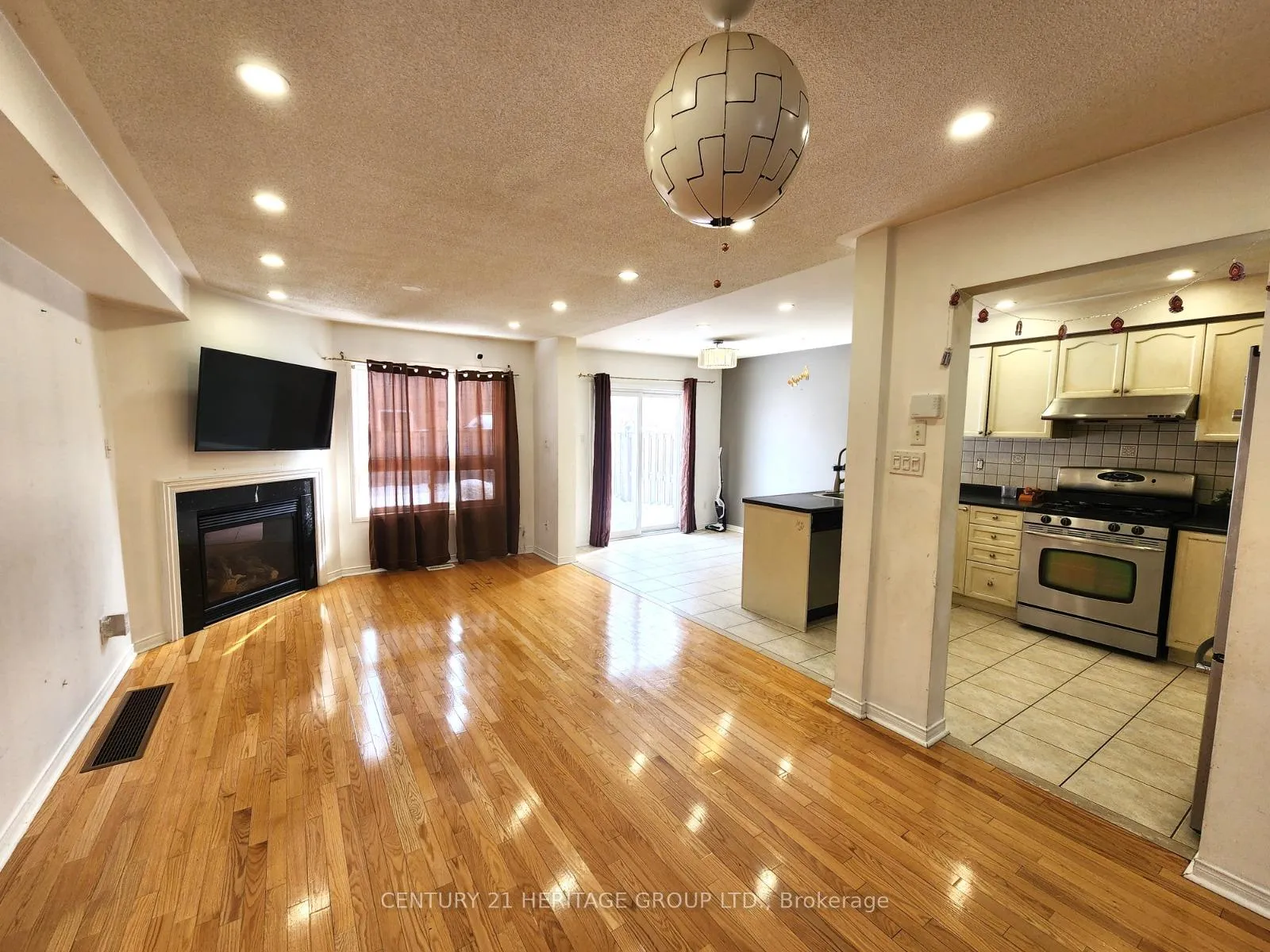 Photo 6 of 93 Hollingsworth Circle, Brampton, Fletcher's Meadow — HOMEH