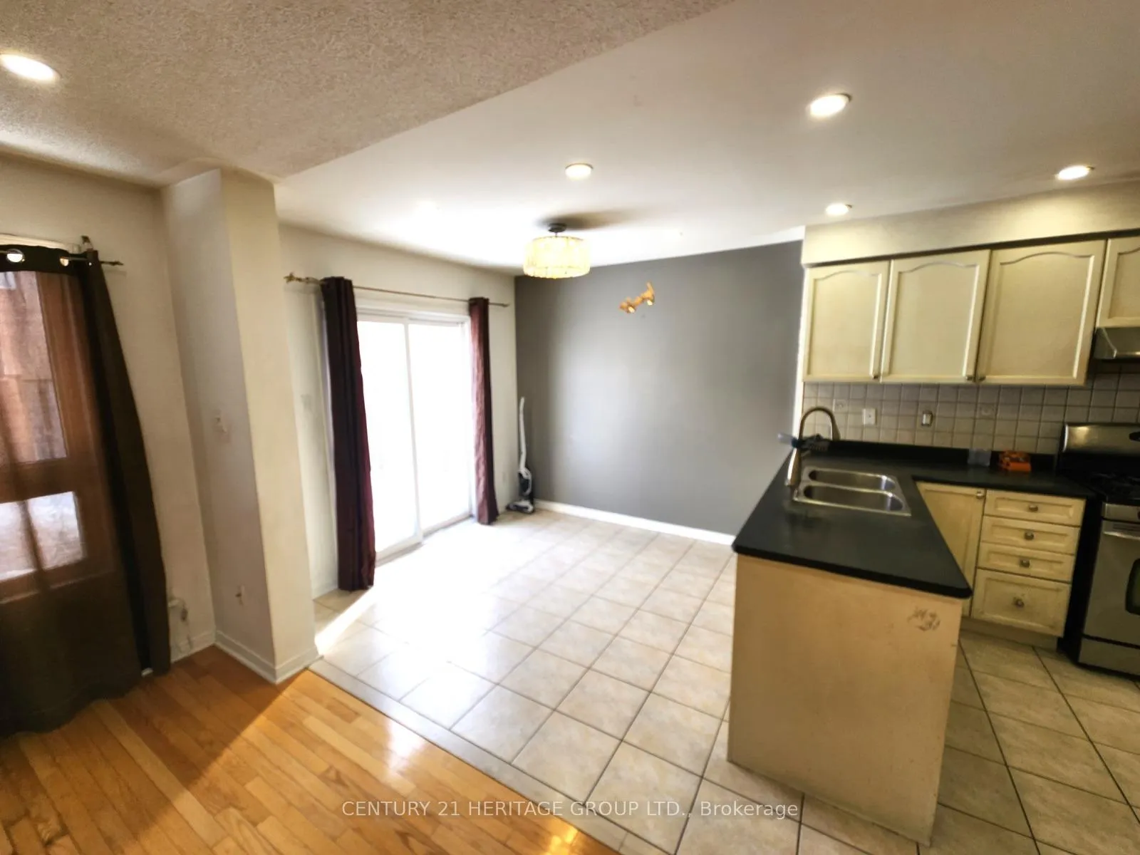 Photo 8 of 93 Hollingsworth Circle, Brampton, Fletcher's Meadow — HOMEH