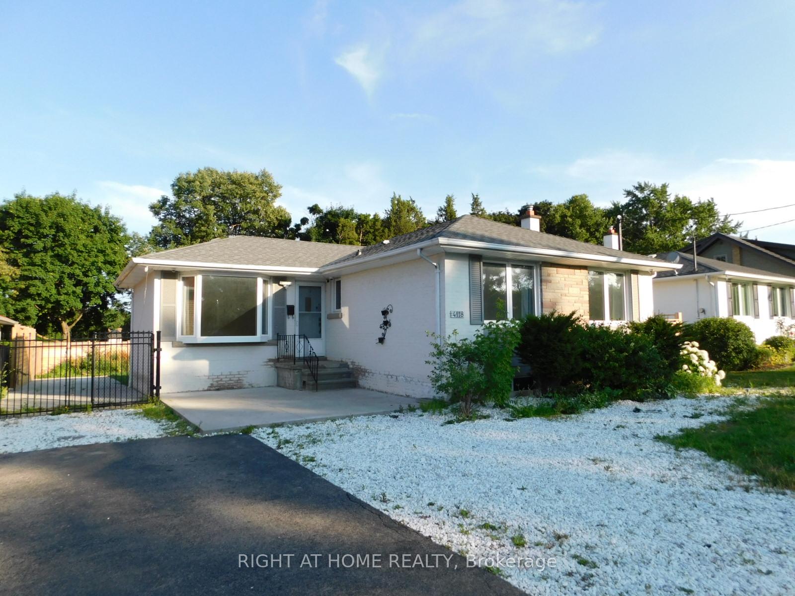 Photo 1 of 4118 New Street S, Burlington, Shoreacres — HOMEH