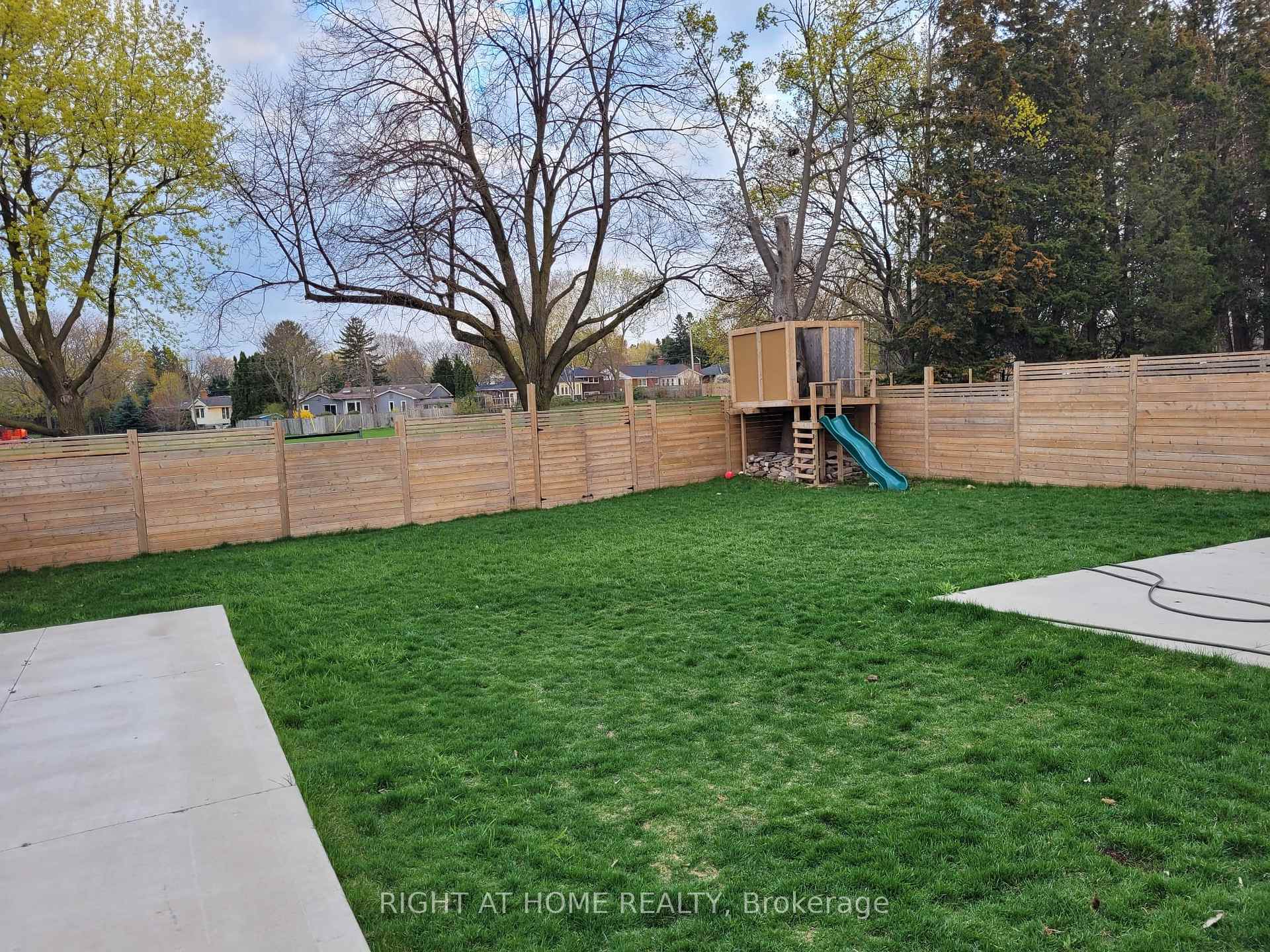 Photo 2 of 4118 New Street S, Burlington, Shoreacres — HOMEH