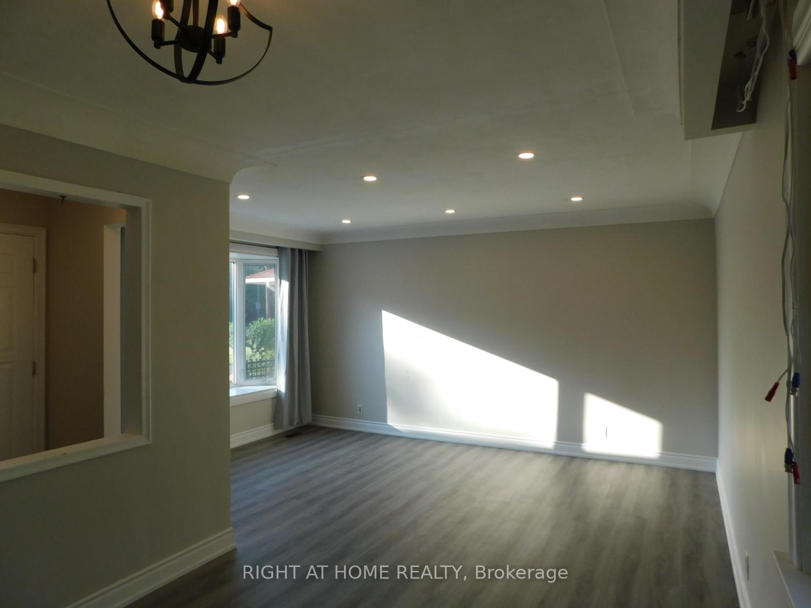 Photo 3 of 4118 New Street S, Burlington, Shoreacres — HOMEH