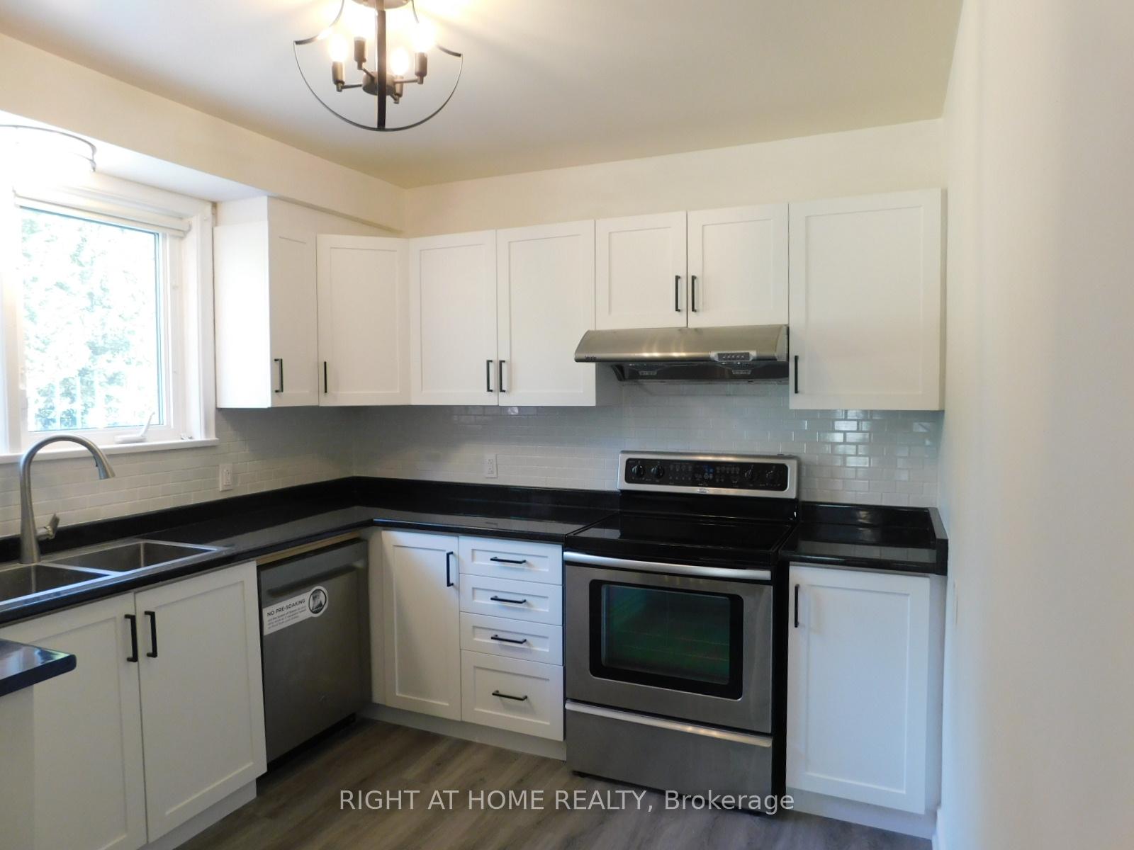 Photo 5 of 4118 New Street S, Burlington, Shoreacres — HOMEH
