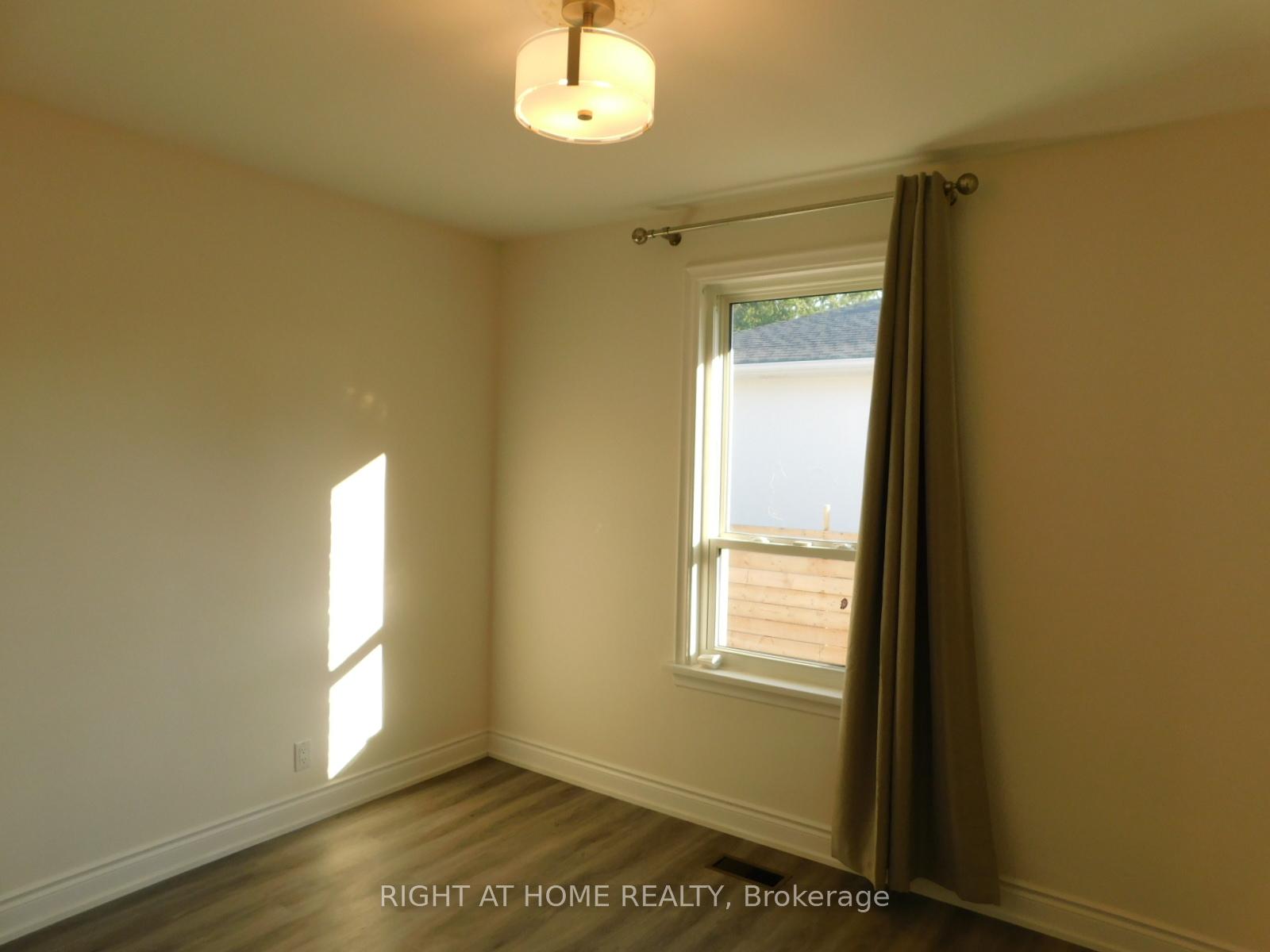 Photo 7 of 4118 New Street S, Burlington, Shoreacres — HOMEH