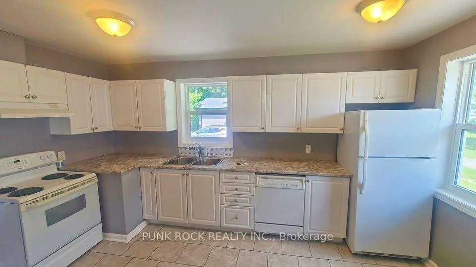 Photo 2 of Unit 1, 26 Cundles Road E, Barrie, Cundles East — HOMEH