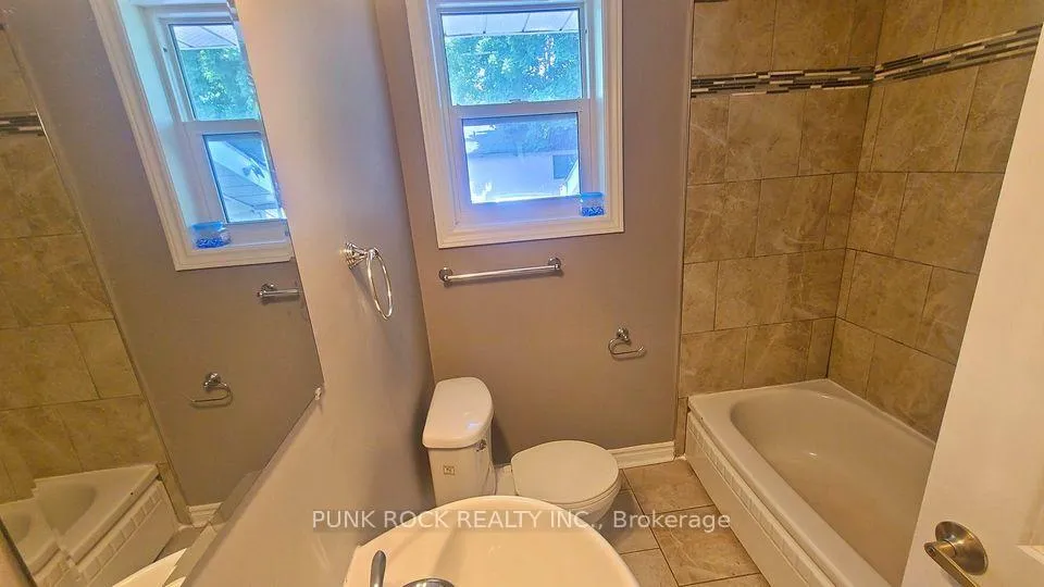Photo 6 of Unit 1, 26 Cundles Road E, Barrie, Cundles East — HOMEH
