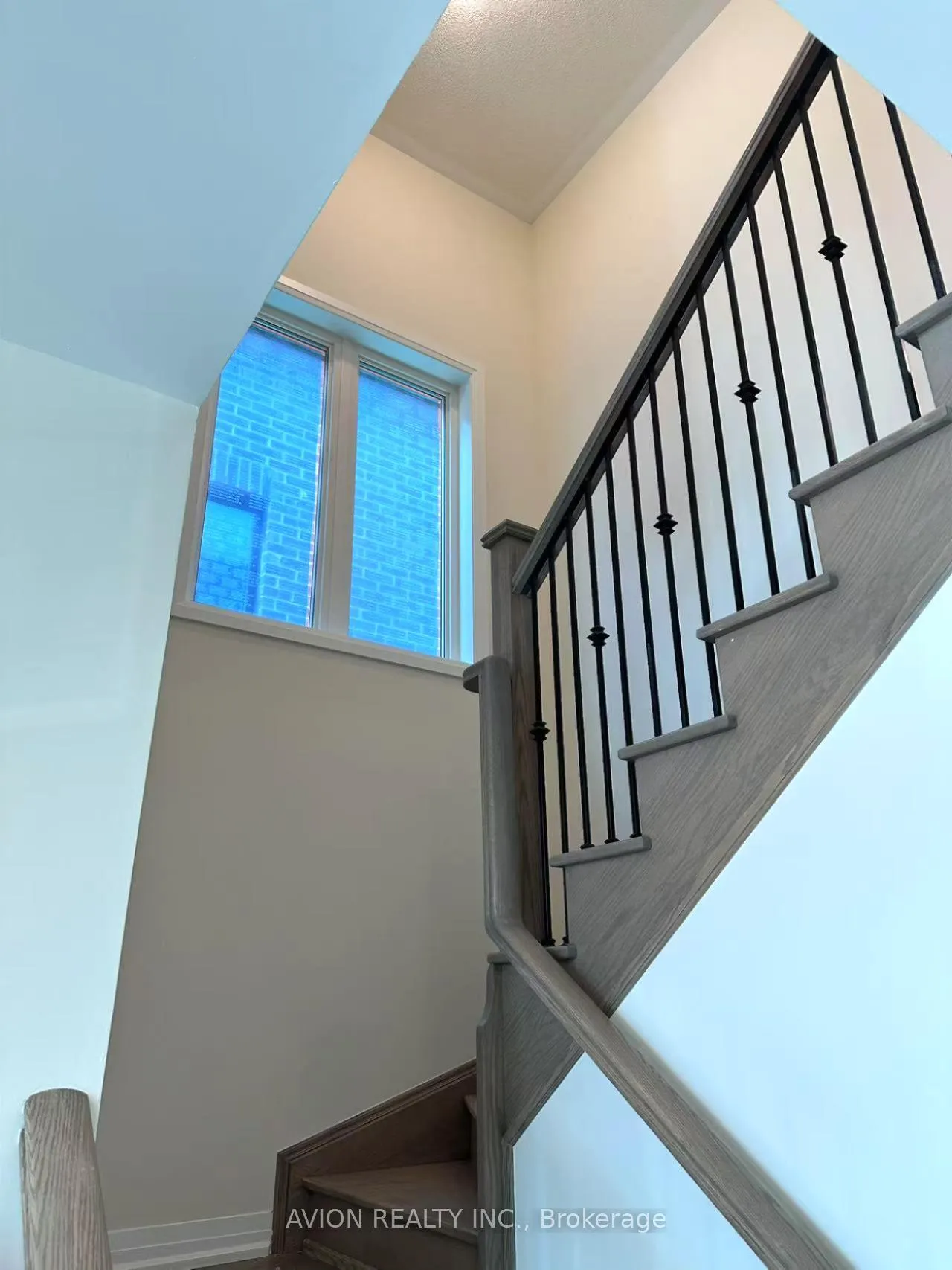 Photo 10 of 1046 Valhalla Terrace N, Pickering, Rural Pickering — HOMEH