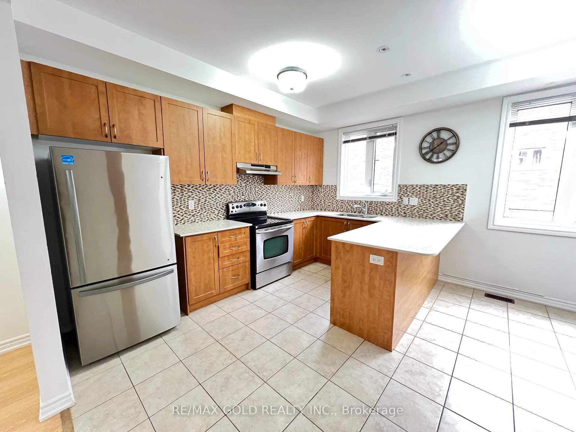 Photo 3 of 34 Tollgate Street, Brampton, Heart Lake East — HOMEH