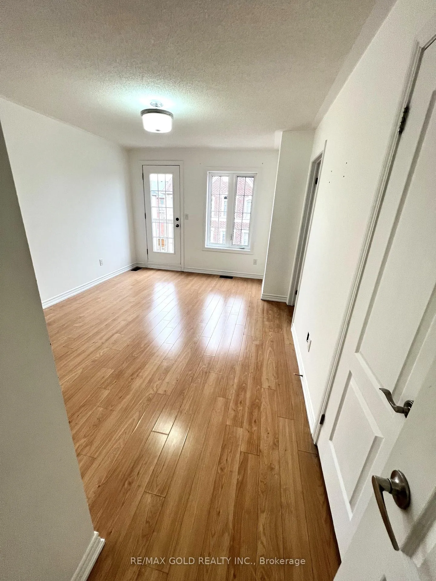 Photo 8 of 34 Tollgate Street, Brampton, Heart Lake East — HOMEH