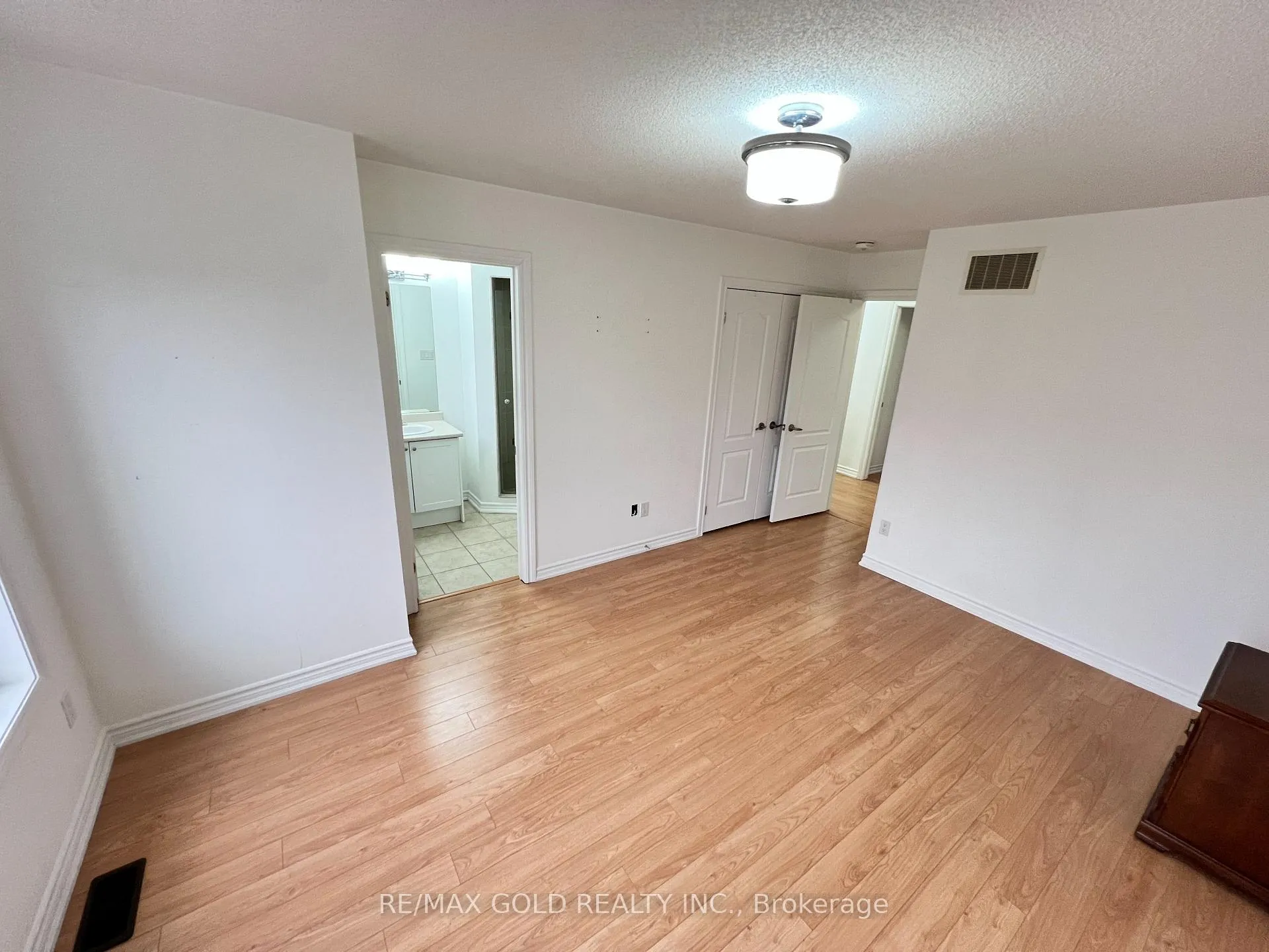 Photo 10 of 34 Tollgate Street, Brampton, Heart Lake East — HOMEH