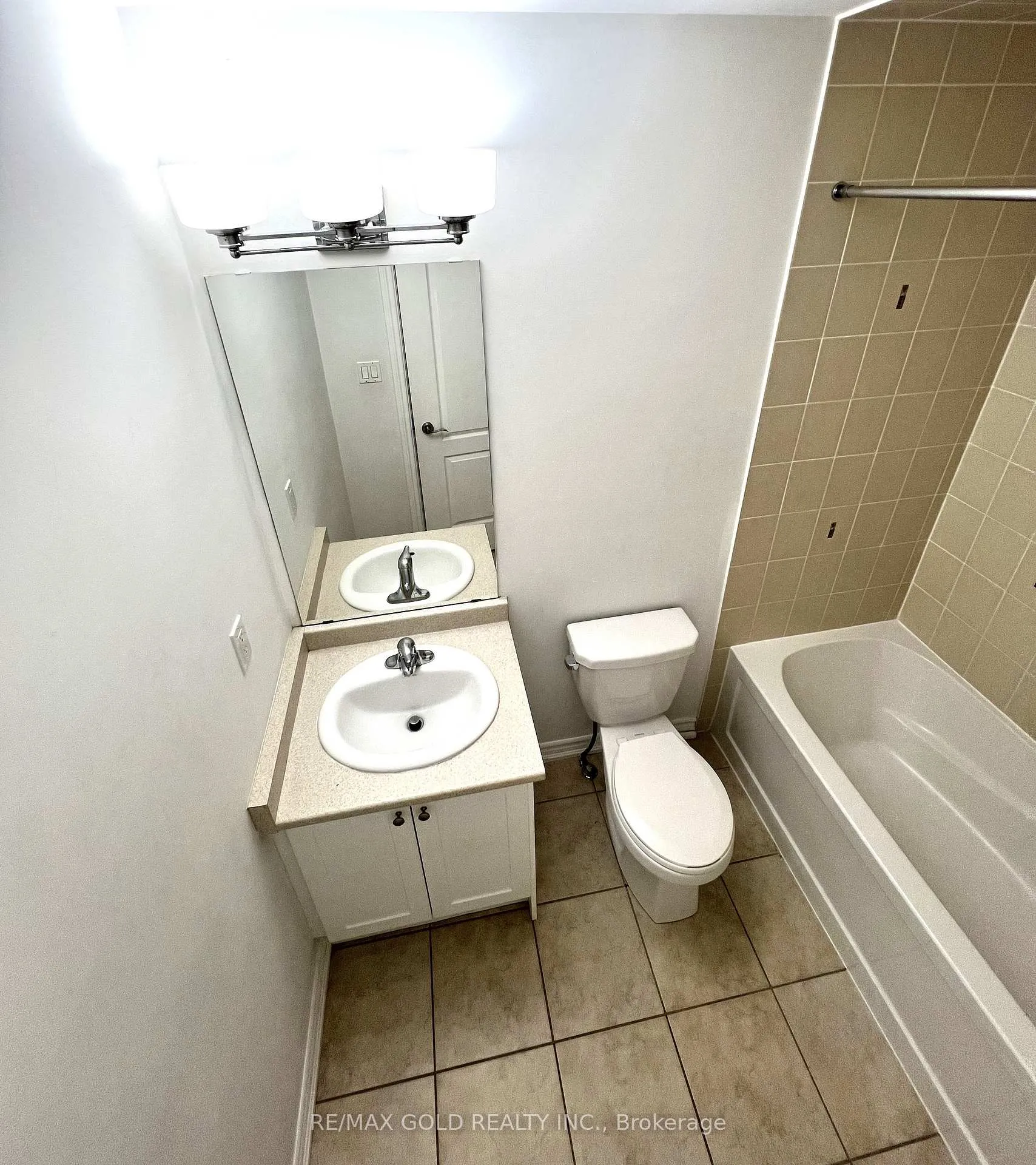 Photo 11 of 34 Tollgate Street, Brampton, Heart Lake East — HOMEH