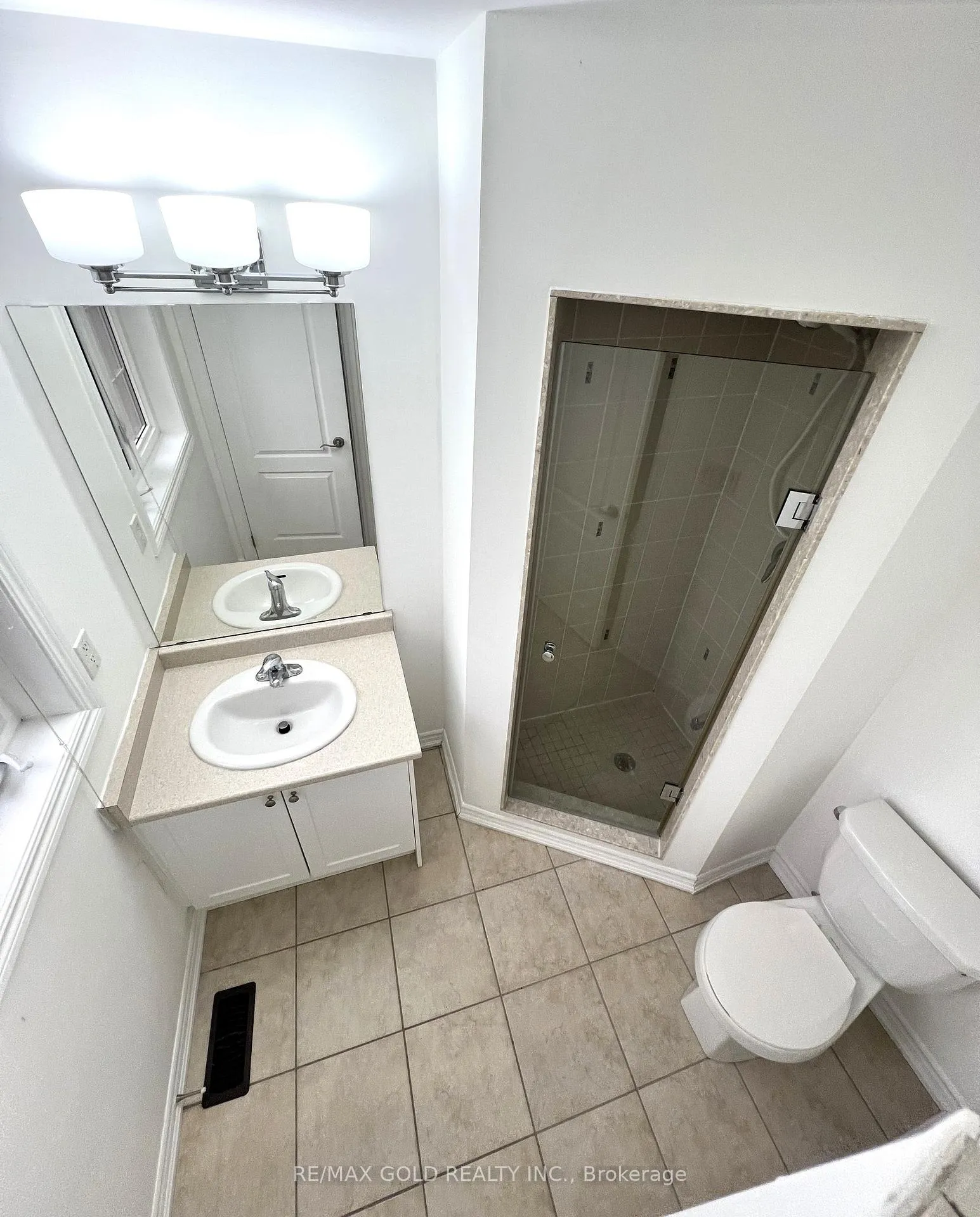 Photo 12 of 34 Tollgate Street, Brampton, Heart Lake East — HOMEH