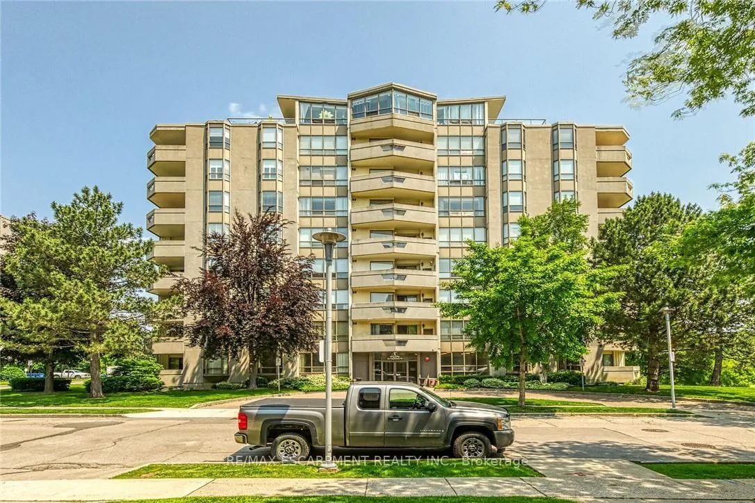 Photo 1 of Unit 112, 8 Village Green, Hamilton, Stoney Creek — HOMEH