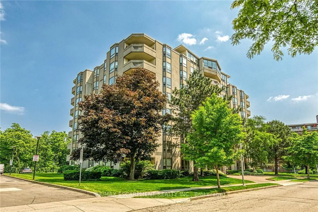 Photo 2 of Unit 112, 8 Village Green, Hamilton, Stoney Creek — HOMEH