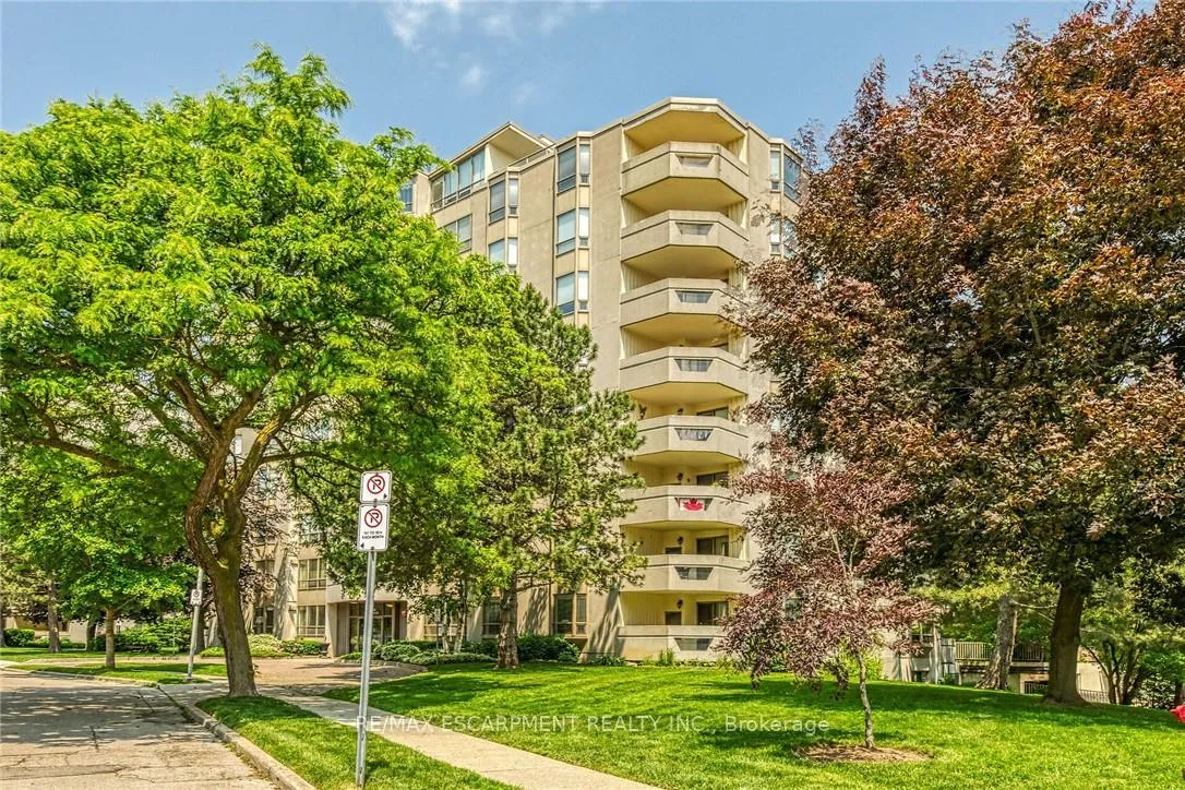 Photo 4 of Unit 112, 8 Village Green, Hamilton, Stoney Creek — HOMEH