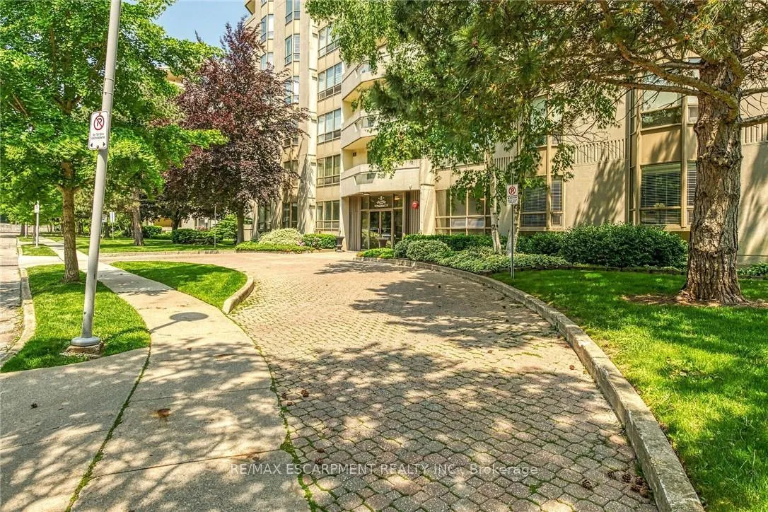 Photo 6 of Unit 112, 8 Village Green, Hamilton, Stoney Creek — HOMEH