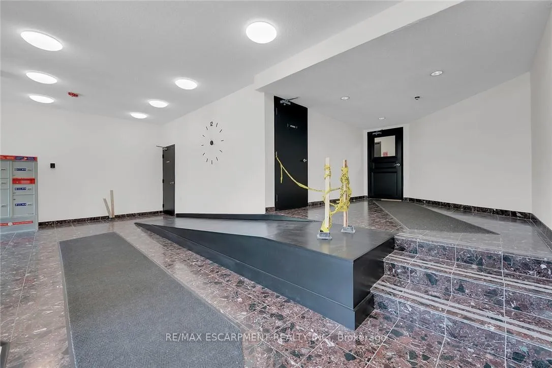 Photo 8 of Unit 112, 8 Village Green, Hamilton, Stoney Creek — HOMEH