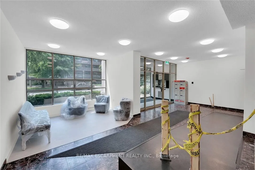 Photo 9 of Unit 112, 8 Village Green, Hamilton, Stoney Creek — HOMEH
